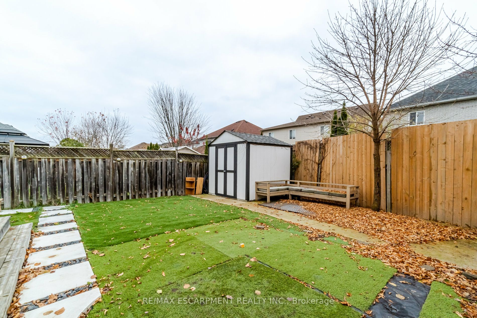 77 Lownie Crt