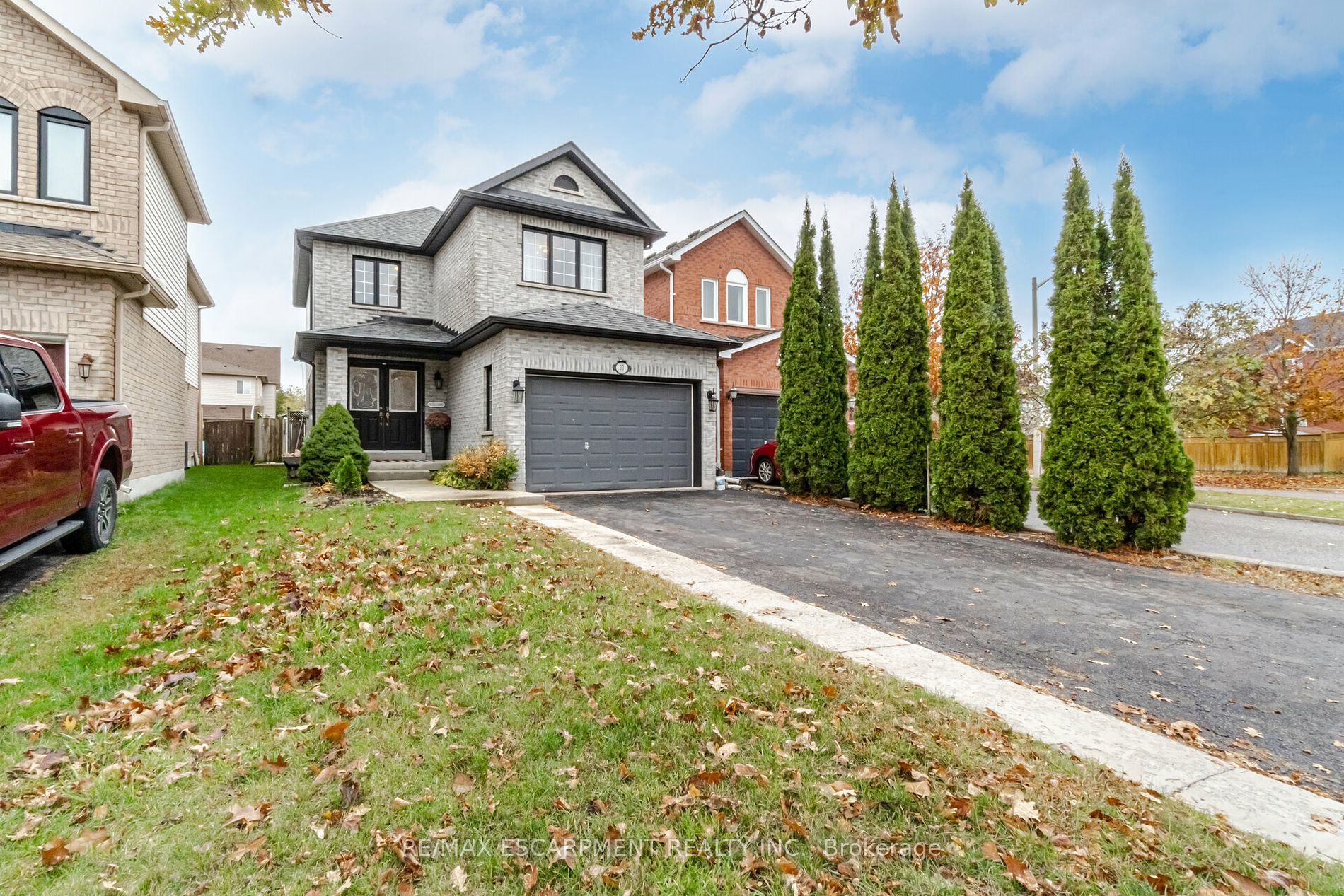 77 Lownie Crt