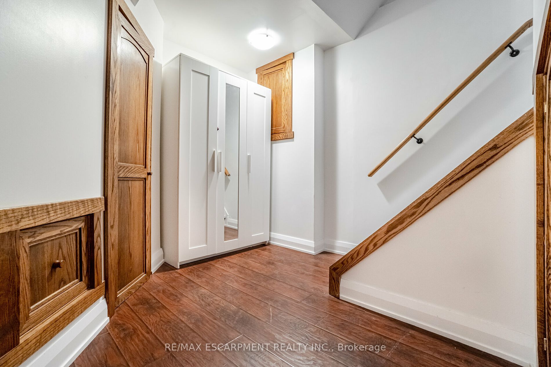 77 Lownie Crt