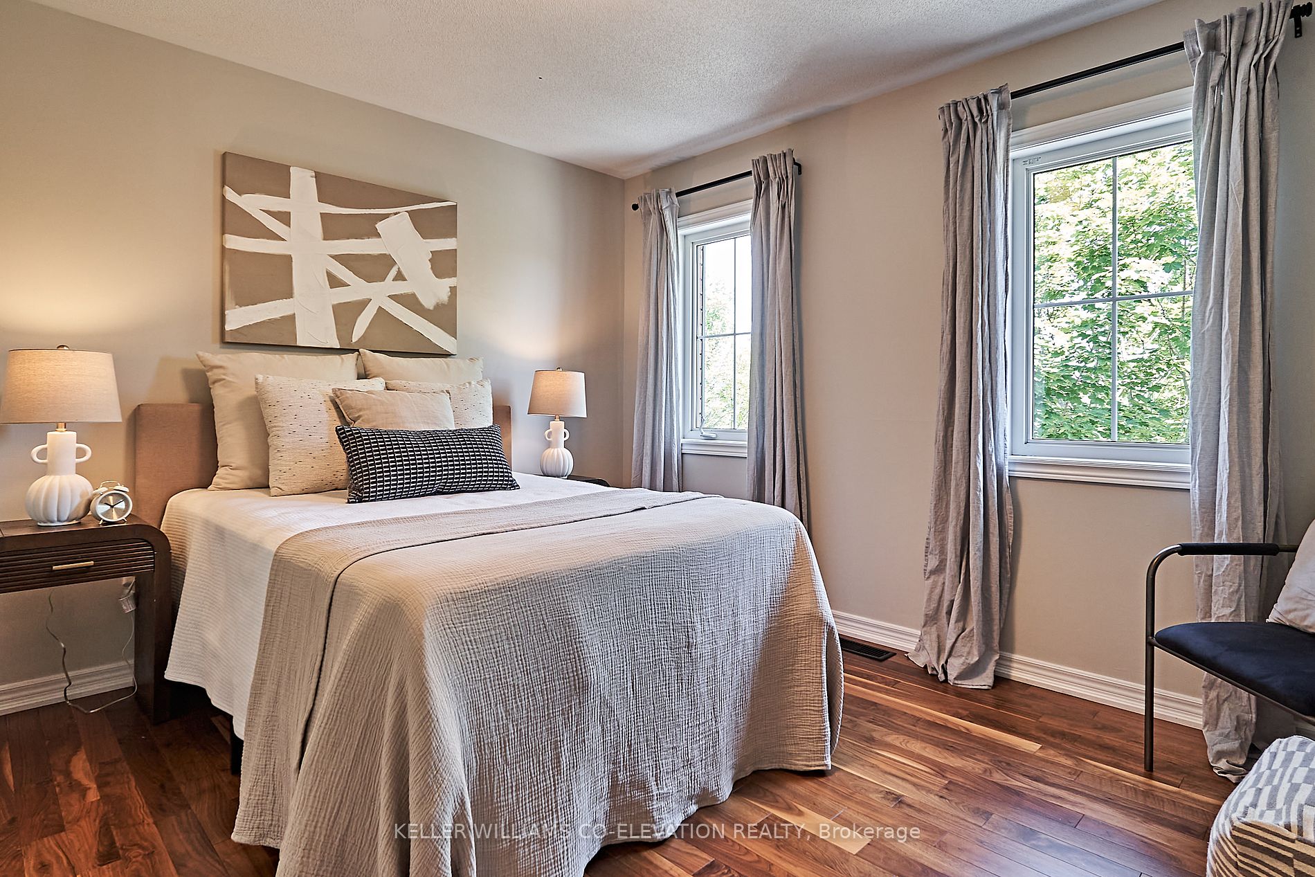 24 Rainbow Cres