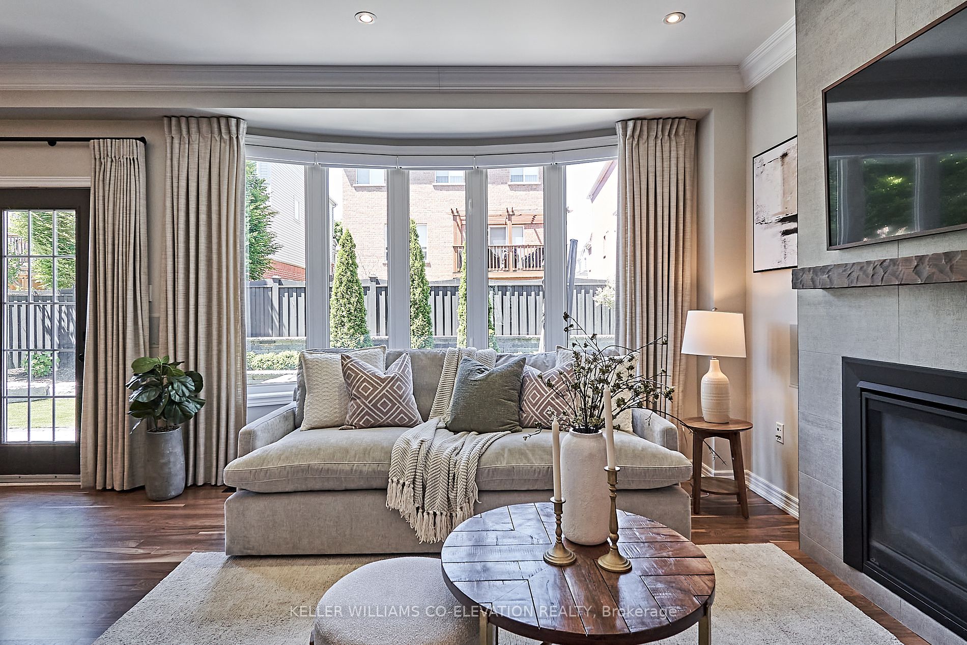 24 Rainbow Cres