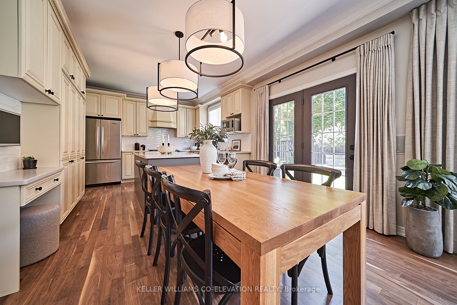 24 Rainbow Cres