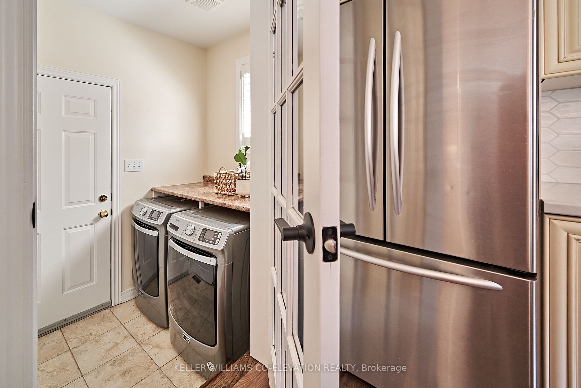 24 Rainbow Cres
