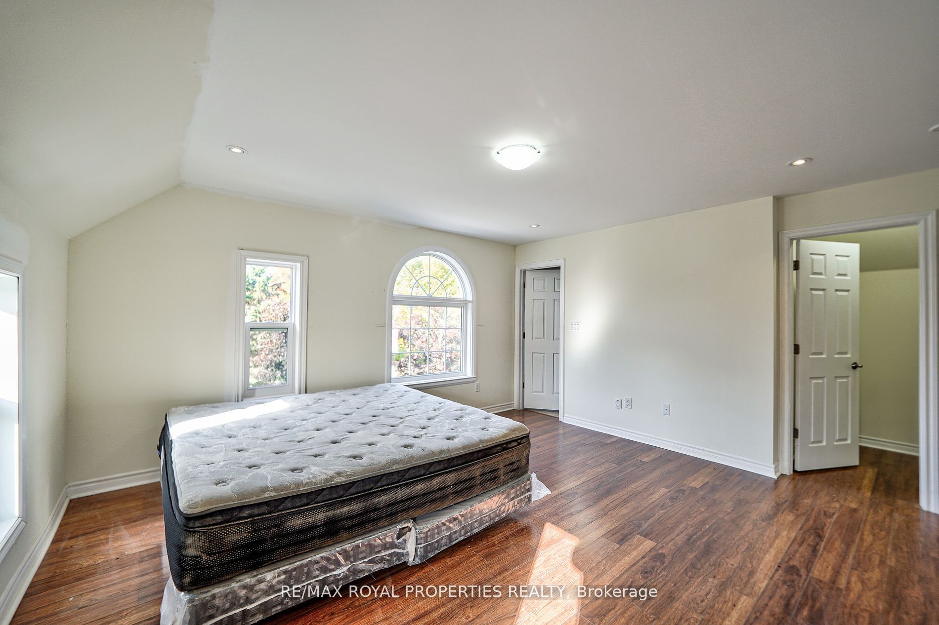 4973 Old Brock Rd