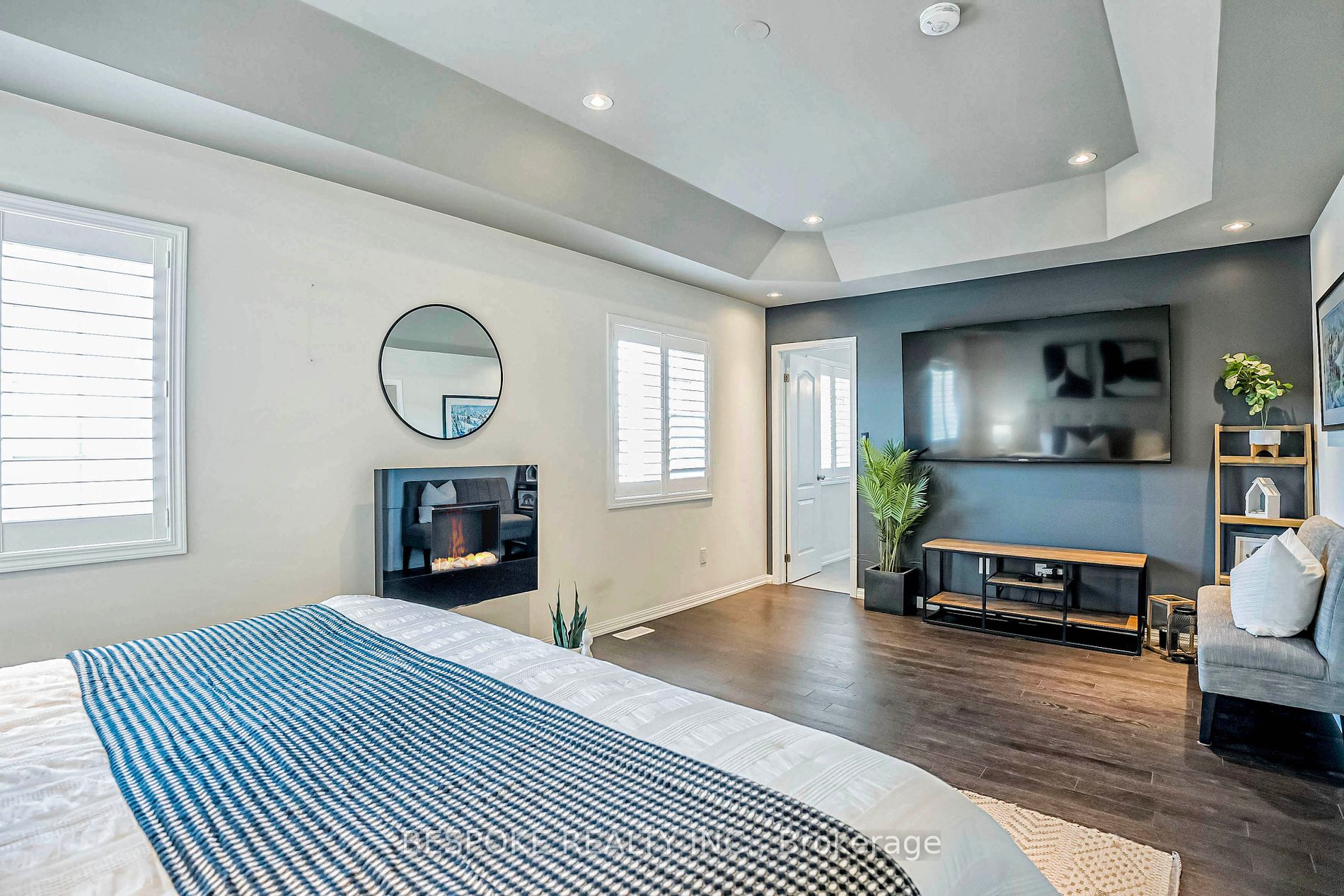 136 Hurst Dr
