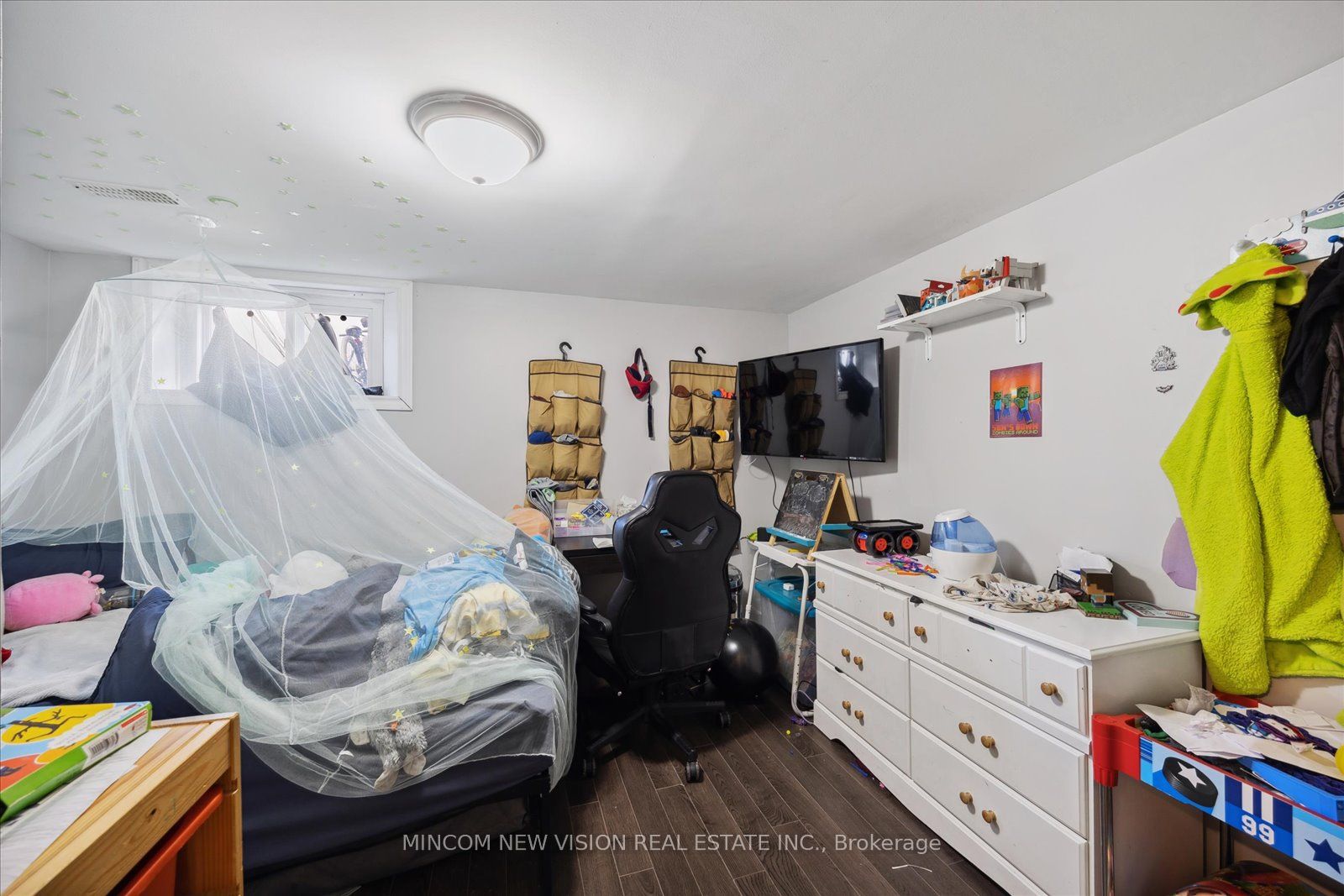 371 Rossland Rd E