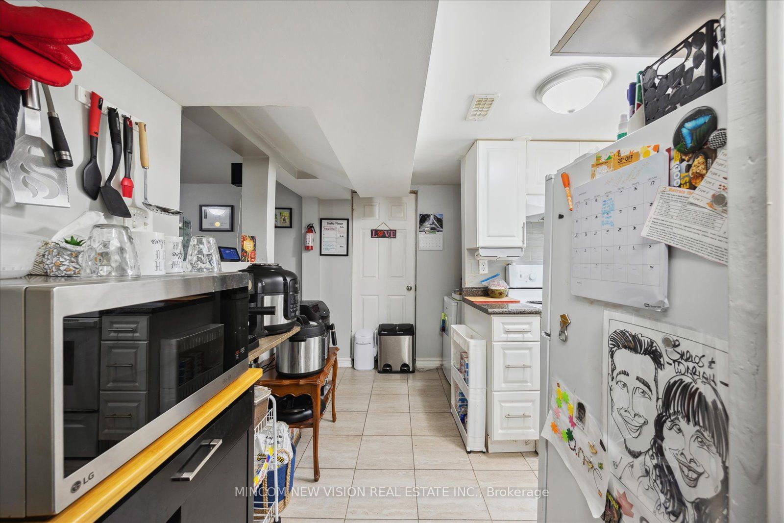 371 Rossland Rd E