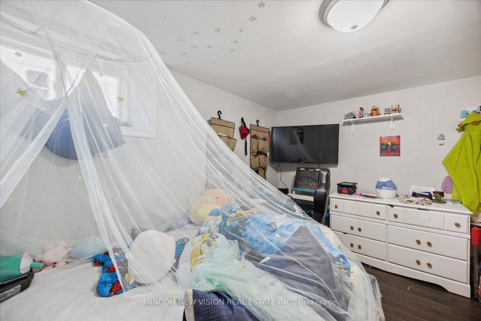 371 Rossland Rd E