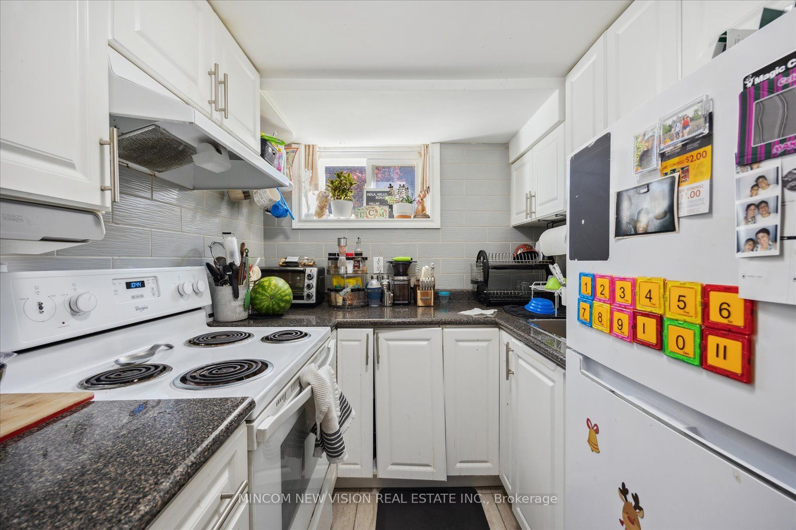 371 Rossland Rd E