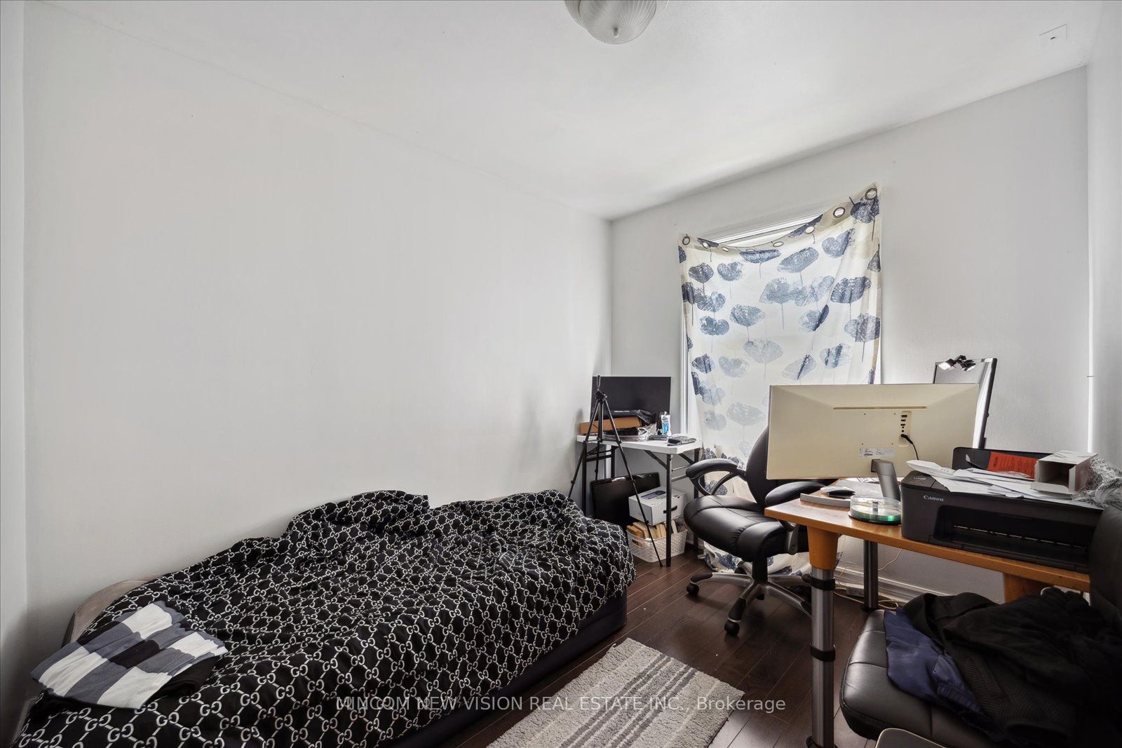 371 Rossland Rd E