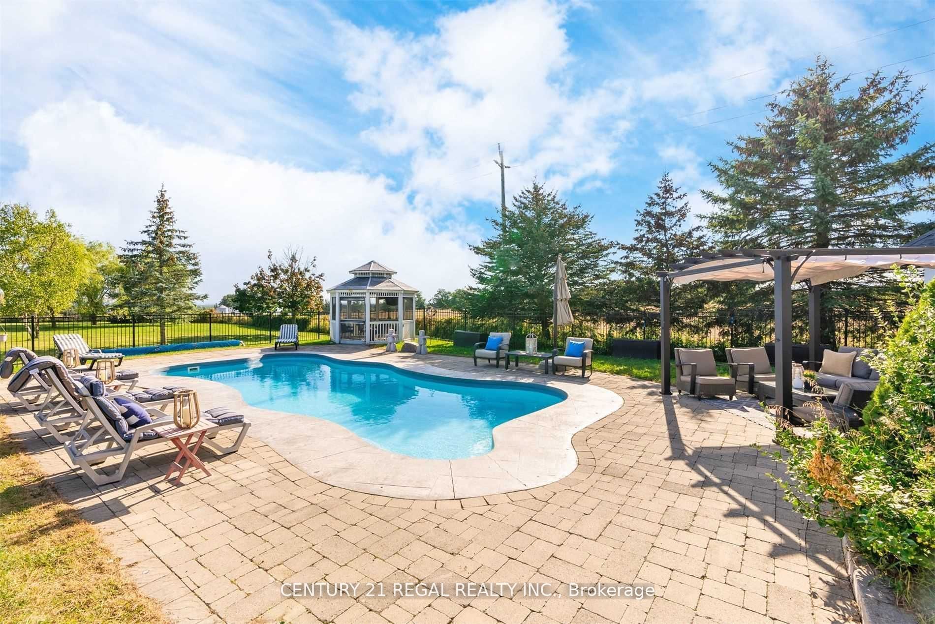 815 Coates Road W