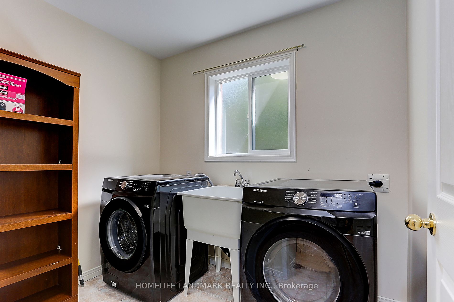 25 Mac Carl Cres