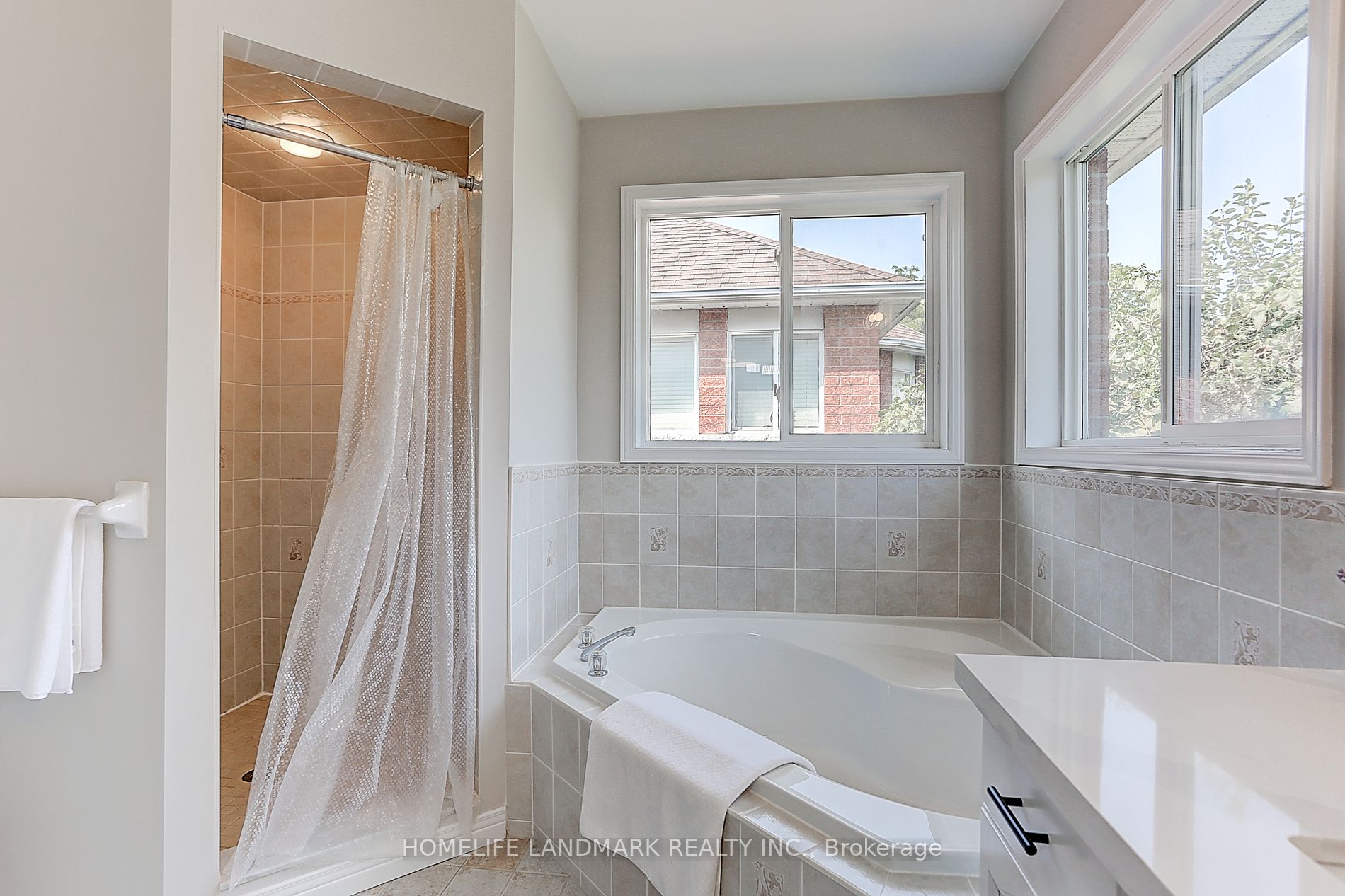 25 Mac Carl Cres