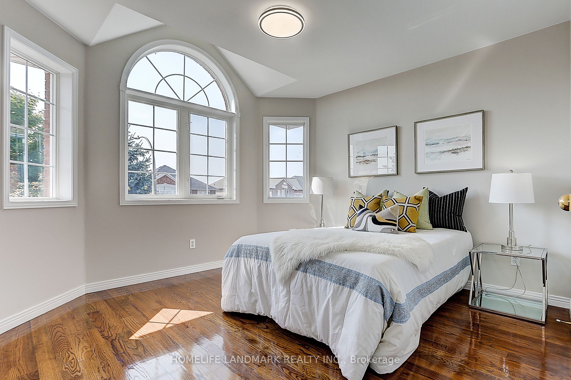 25 Mac Carl Cres