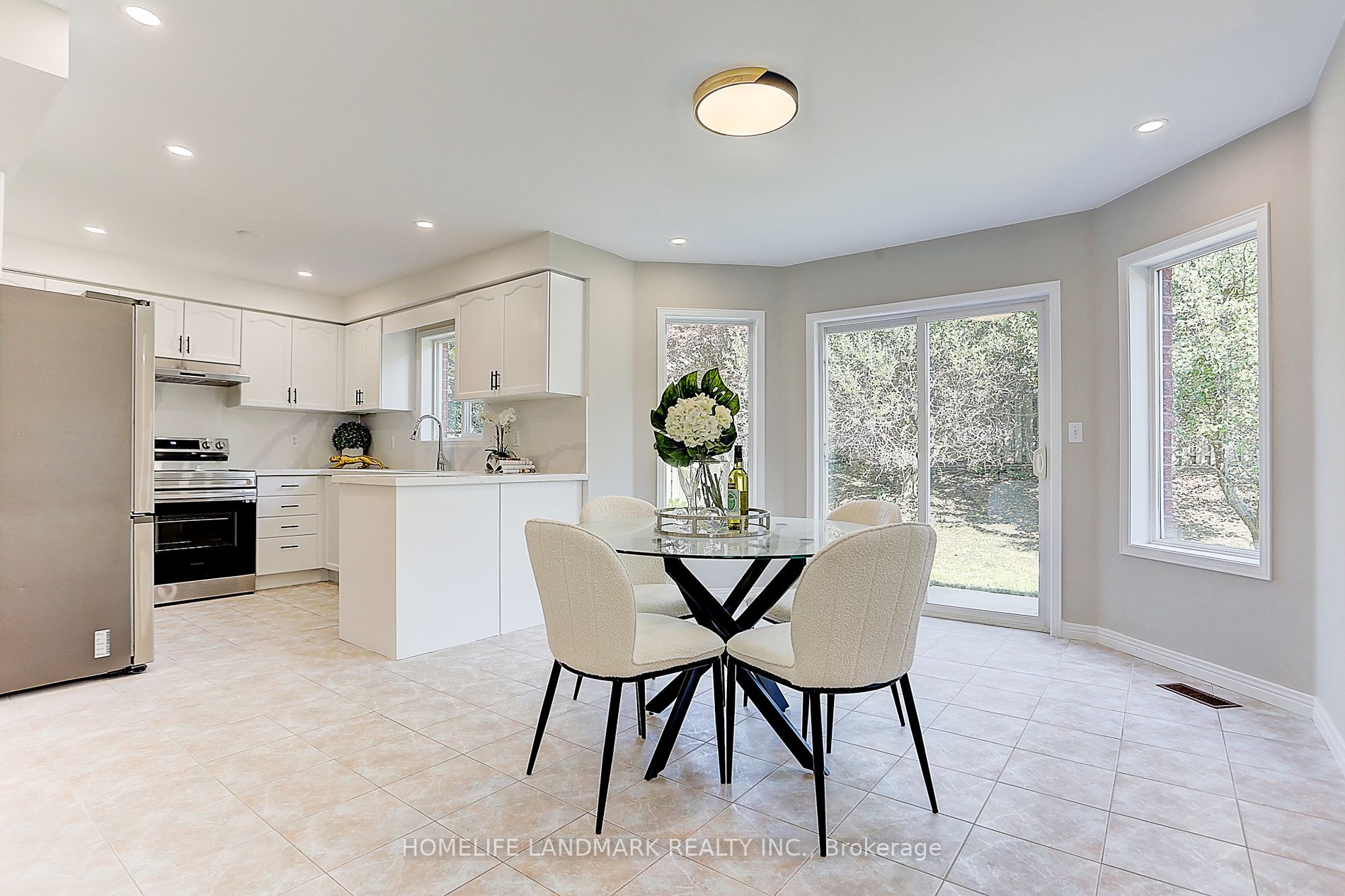 25 Mac Carl Cres