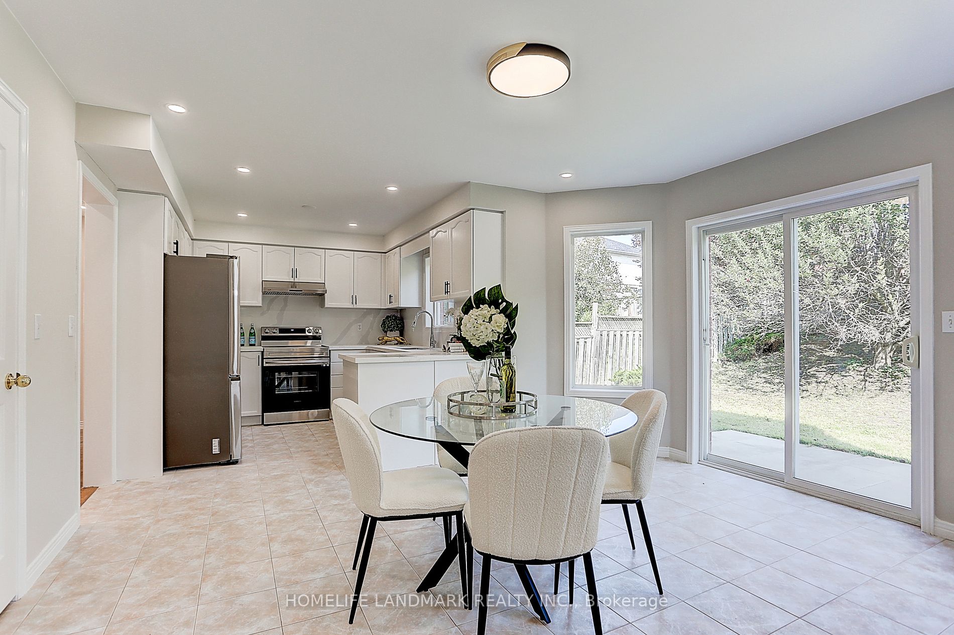 25 Mac Carl Cres