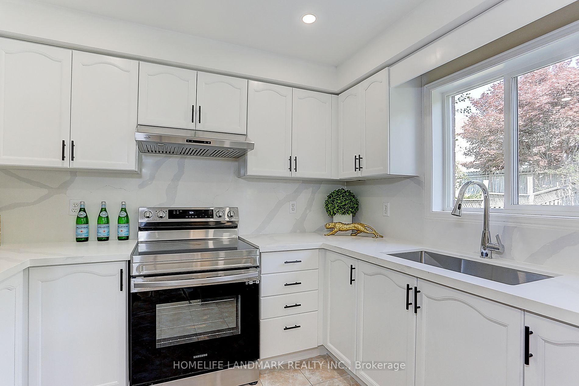 25 Mac Carl Cres