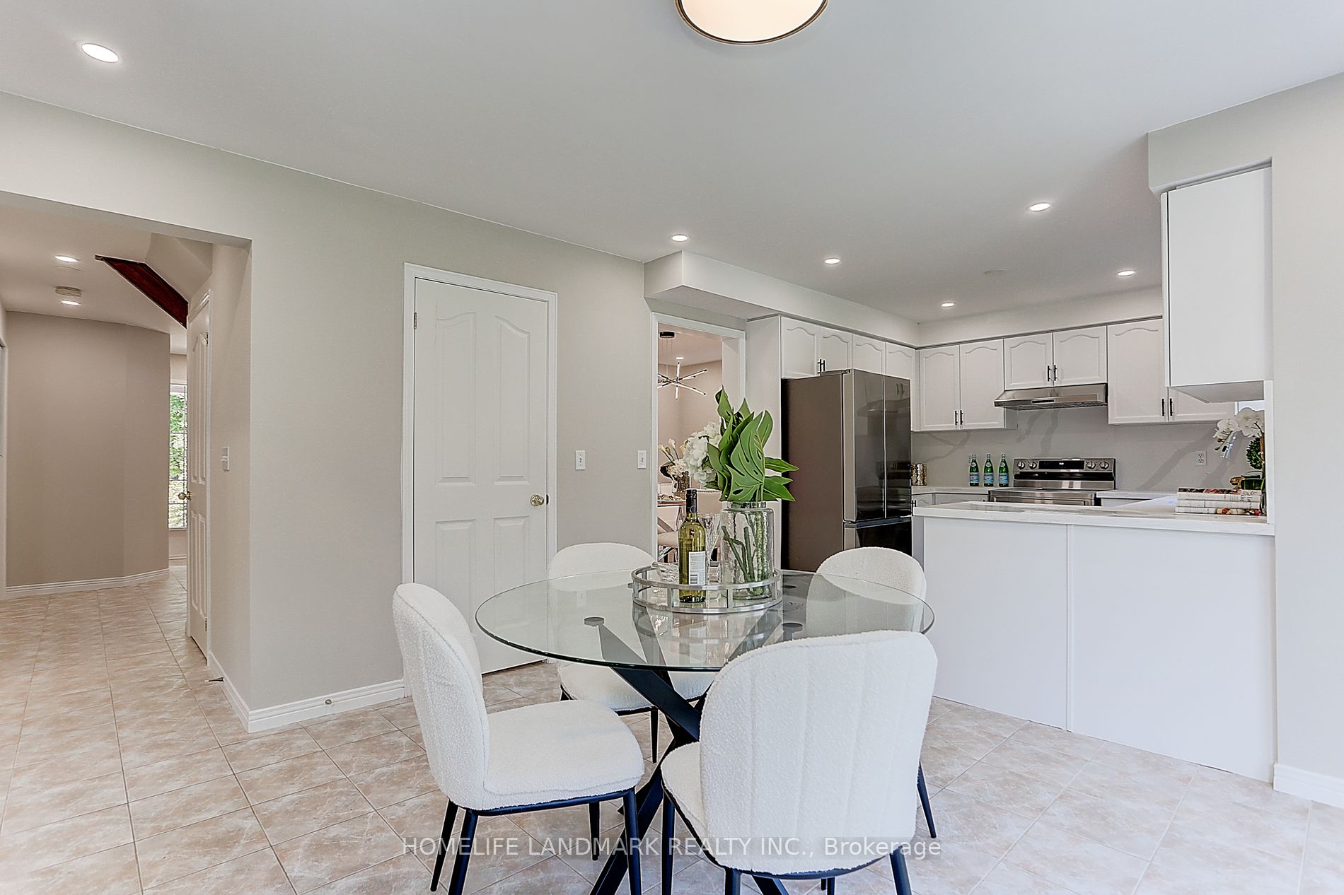25 Mac Carl Cres