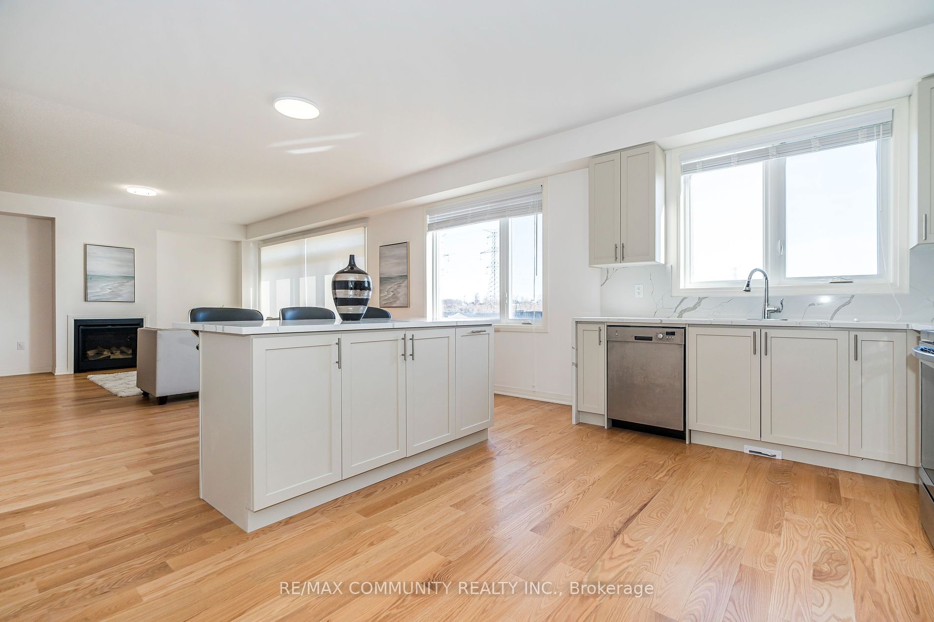 35 Yacht Dr