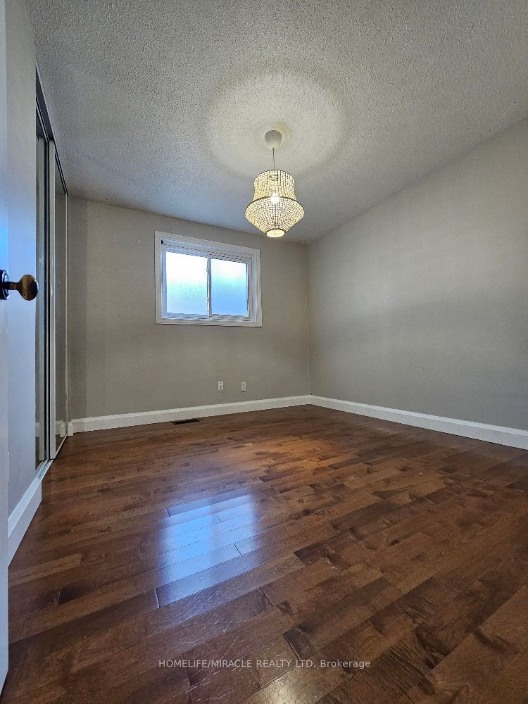 37 Harland Cres, #Main
