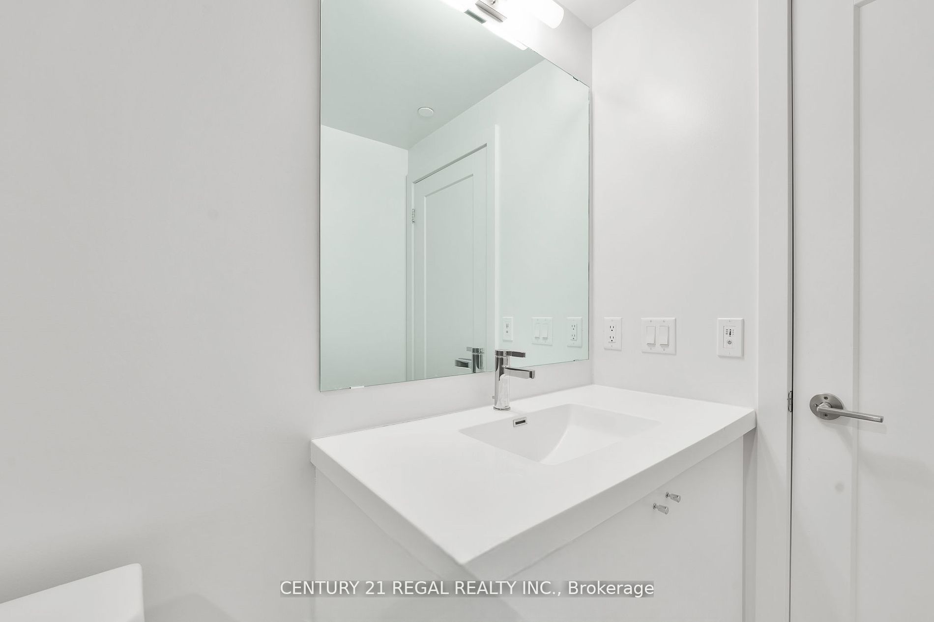 2550 Simcoe St N, #2518