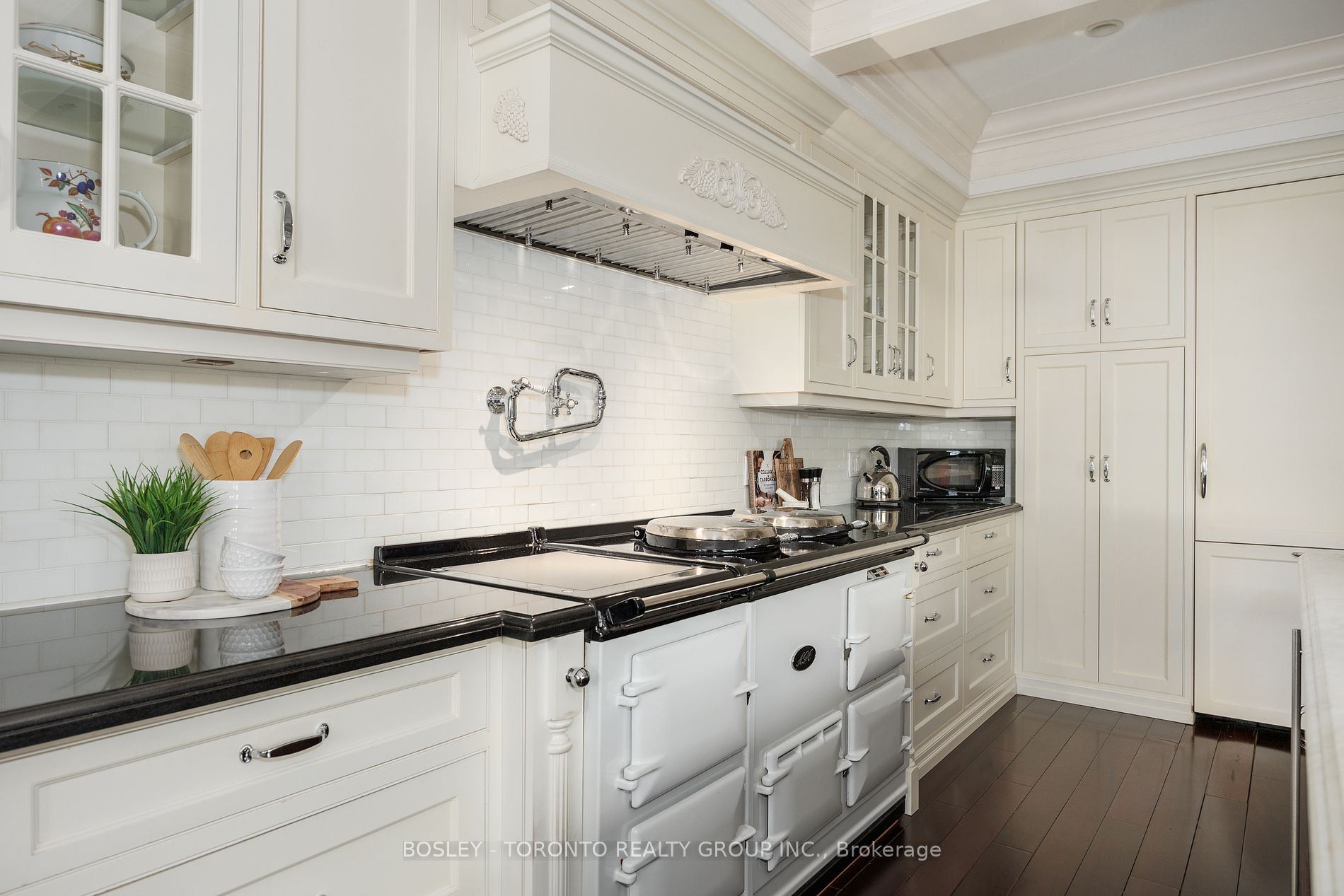 31 Red Deer Ave
