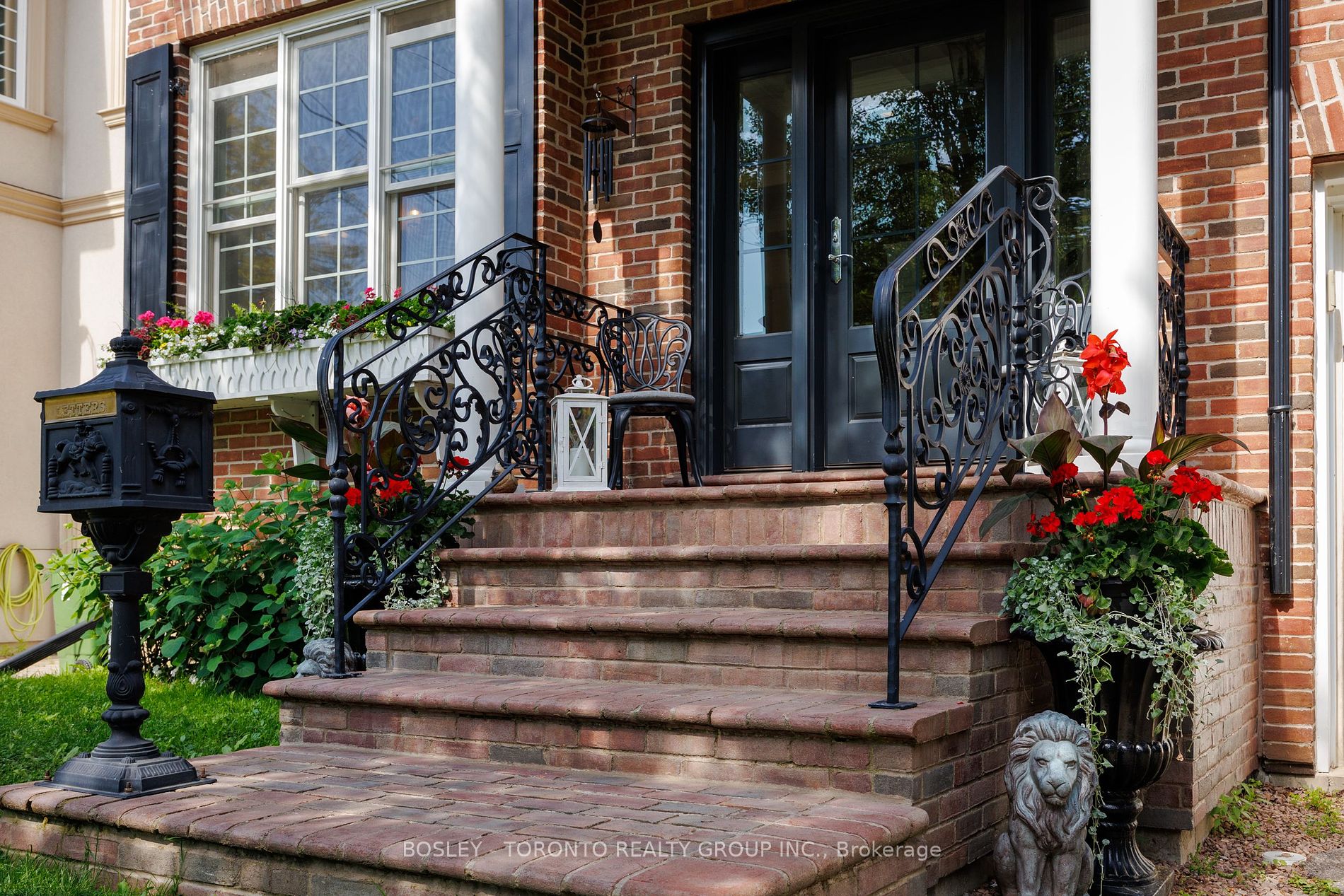 31 Red Deer Ave
