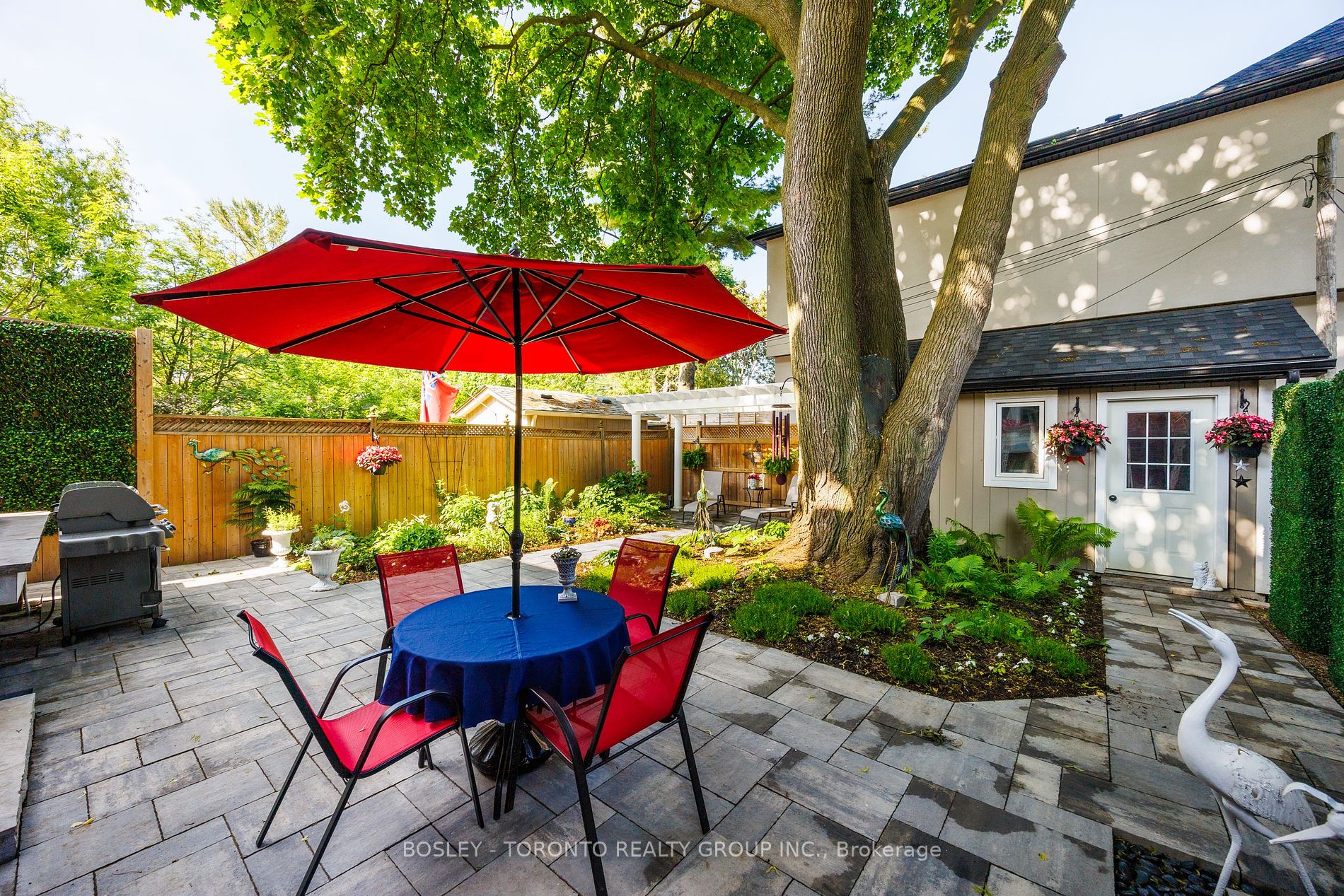 31 Red Deer Ave