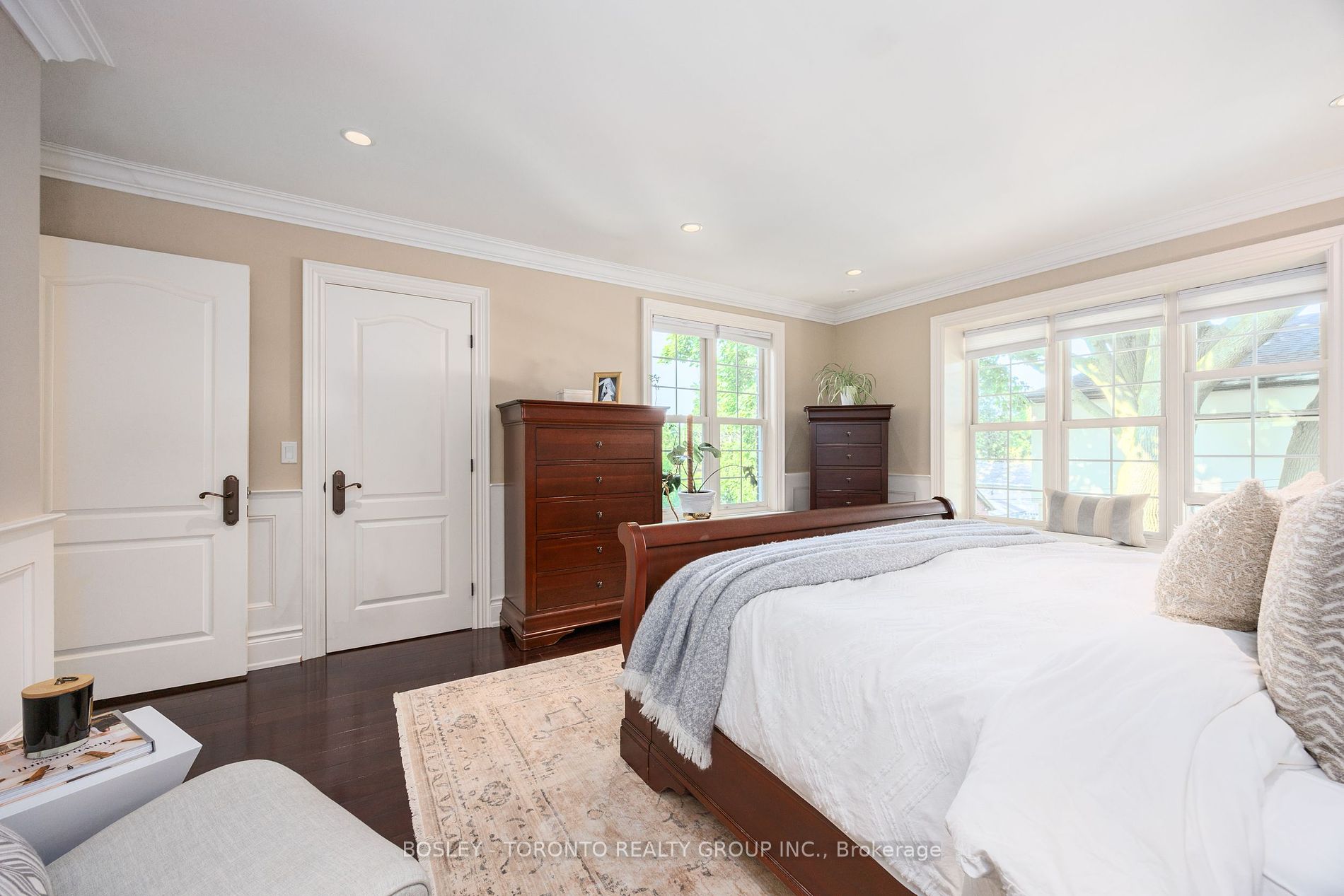 31 Red Deer Ave