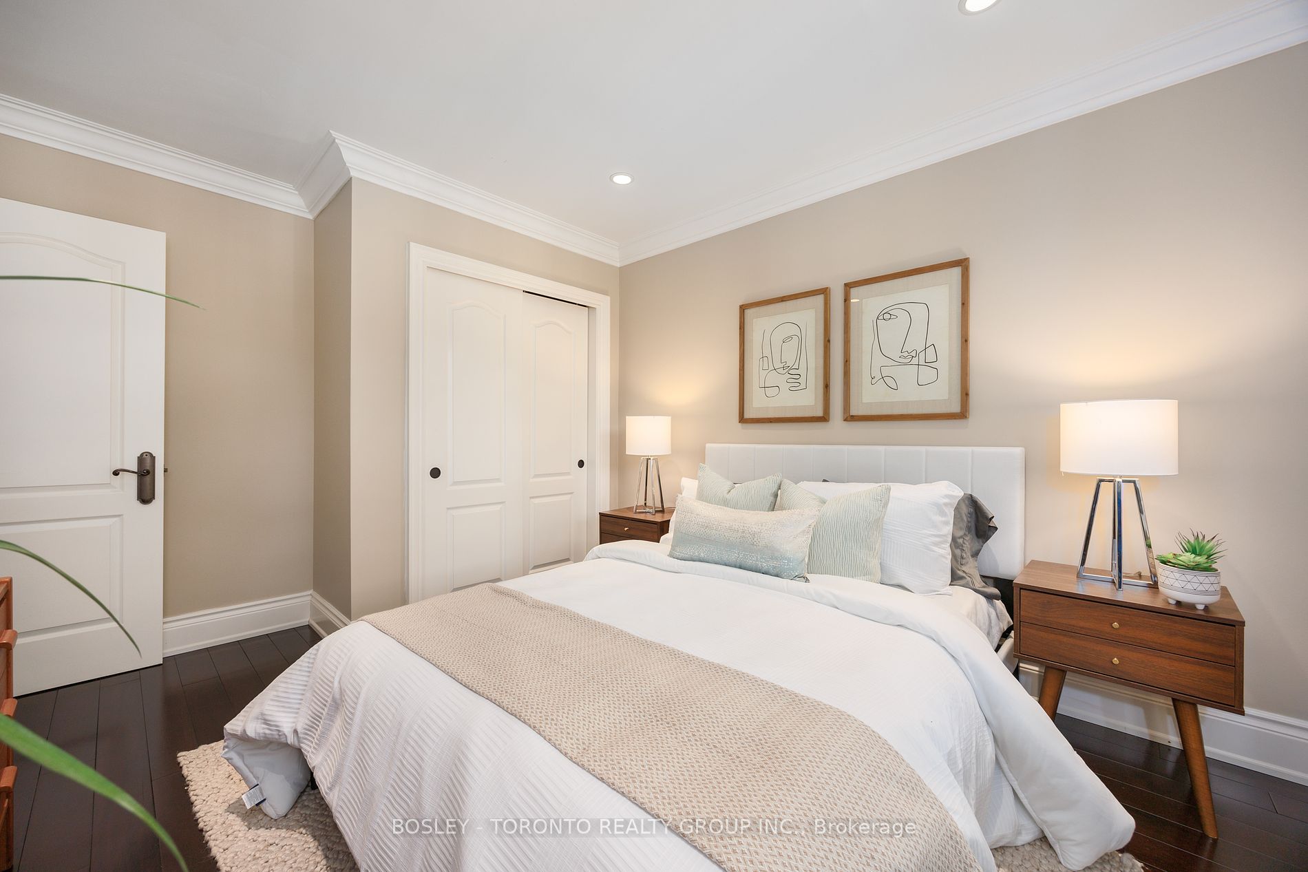 31 Red Deer Ave