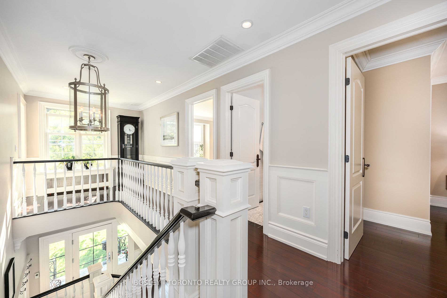 31 Red Deer Ave