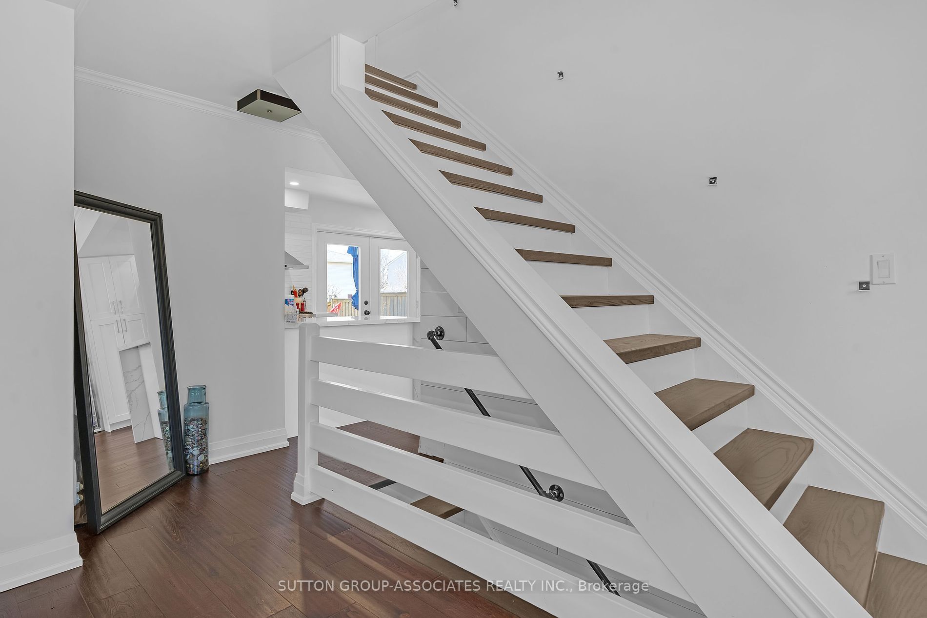 62 Swanston Cres