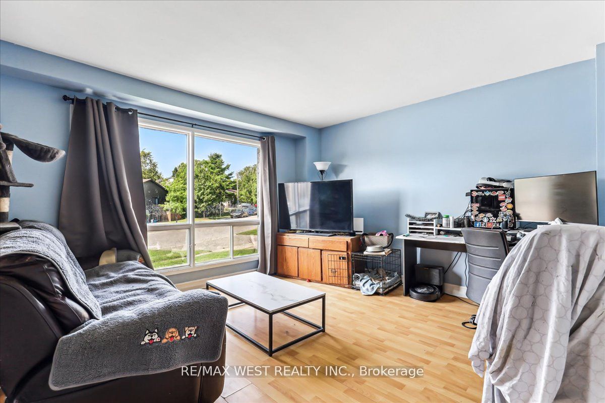 195 Castlebar Cres