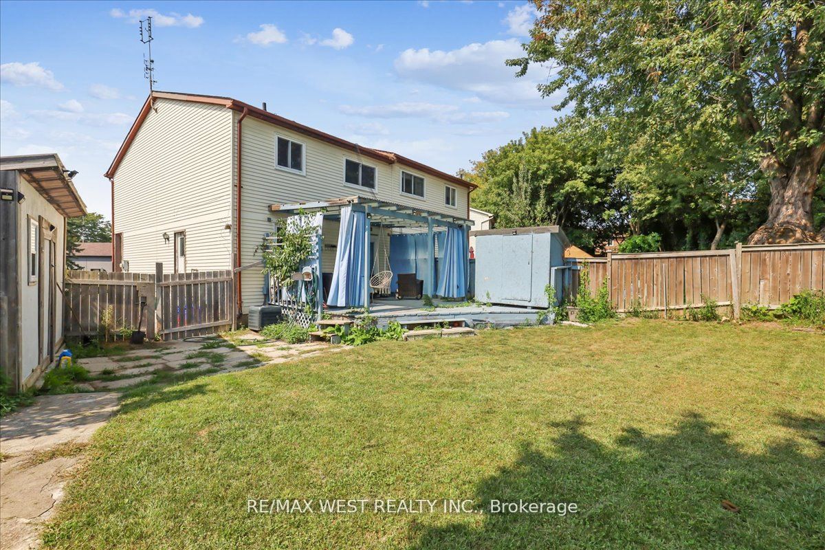 195 Castlebar Cres