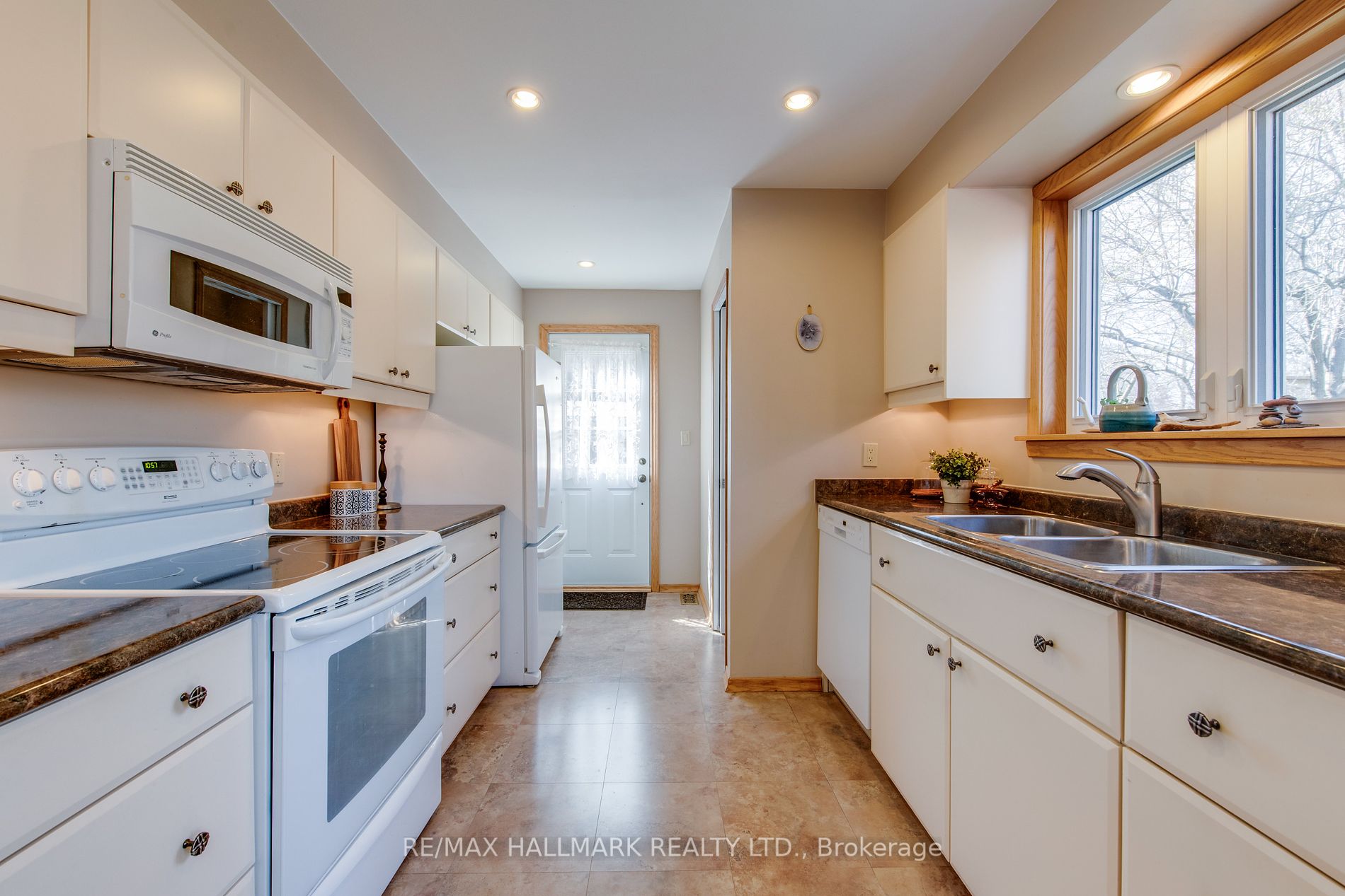 30 Schubert Dr