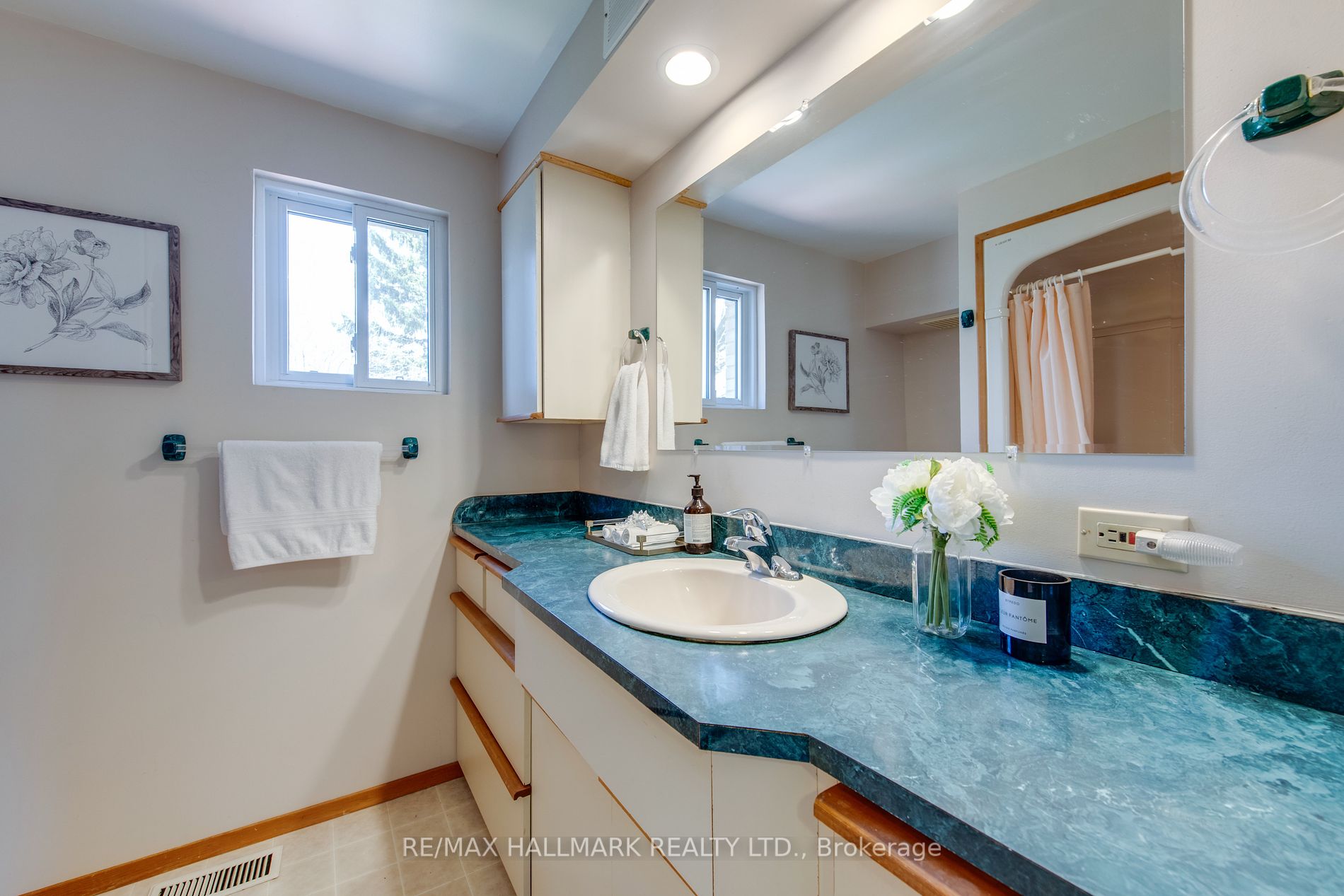 30 Schubert Dr