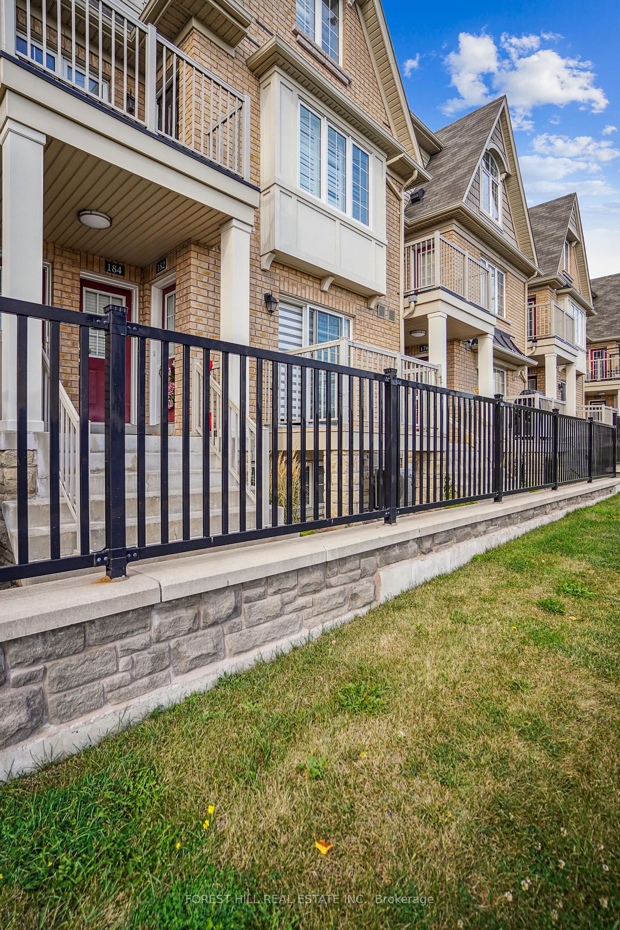 182 Kingston Rd W, #60