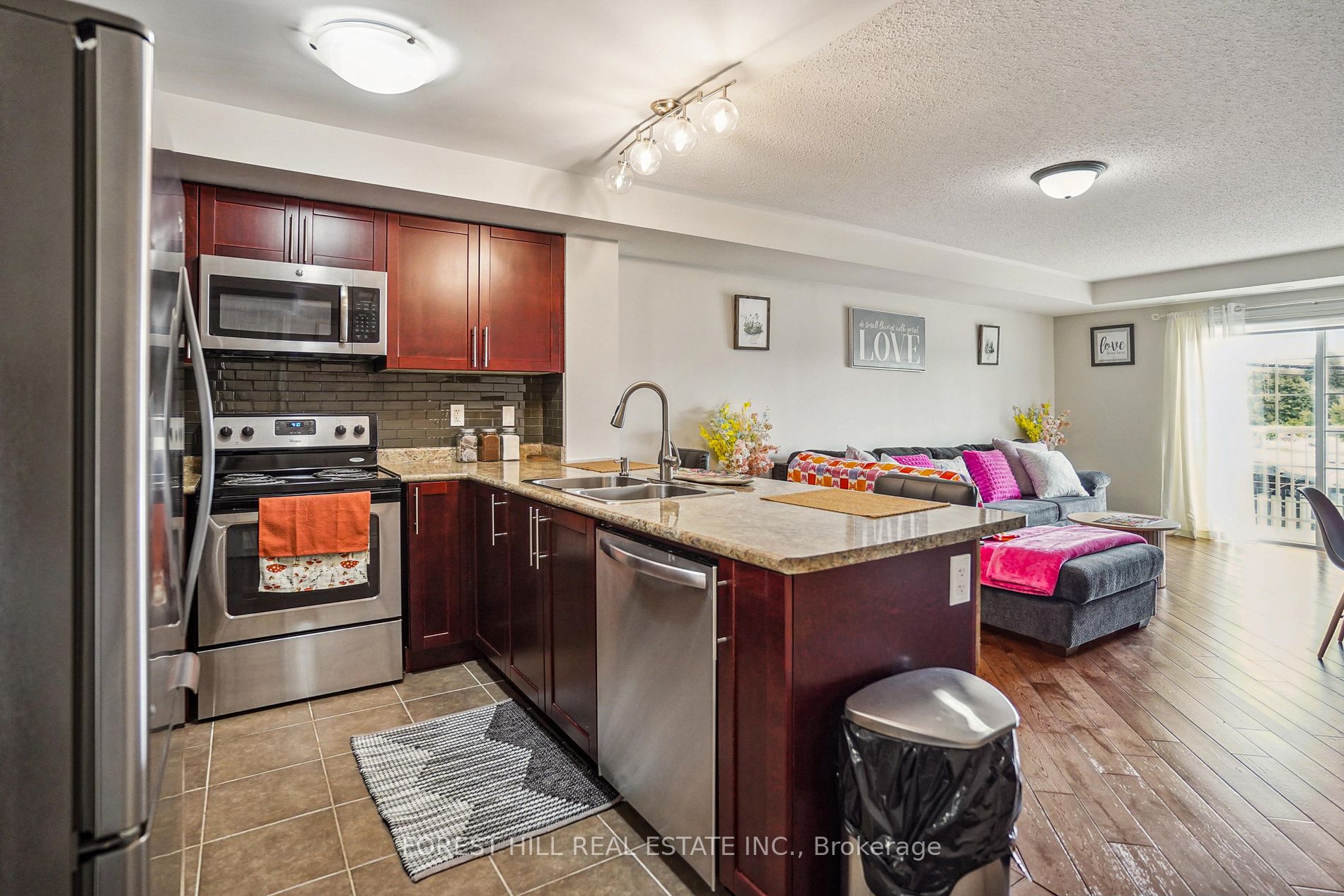 182 Kingston Rd W, #60