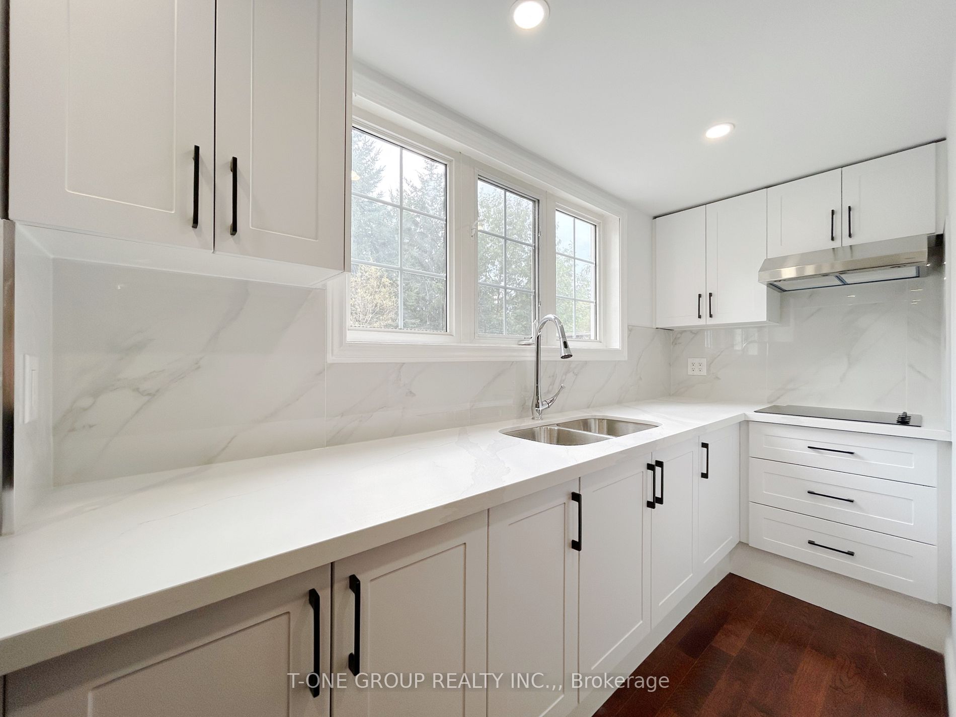 17 Bradbury Cres