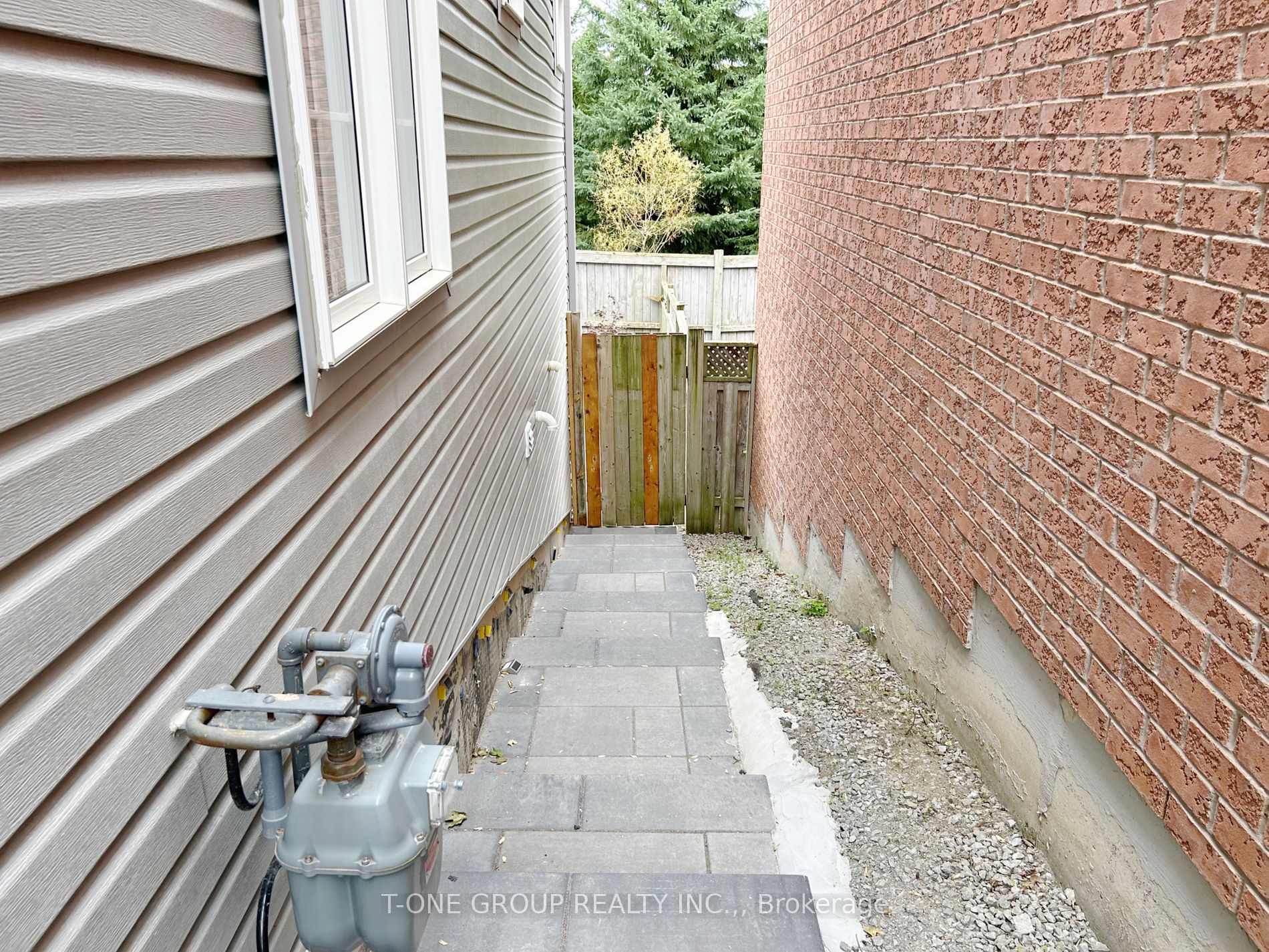 17 Bradbury Cres