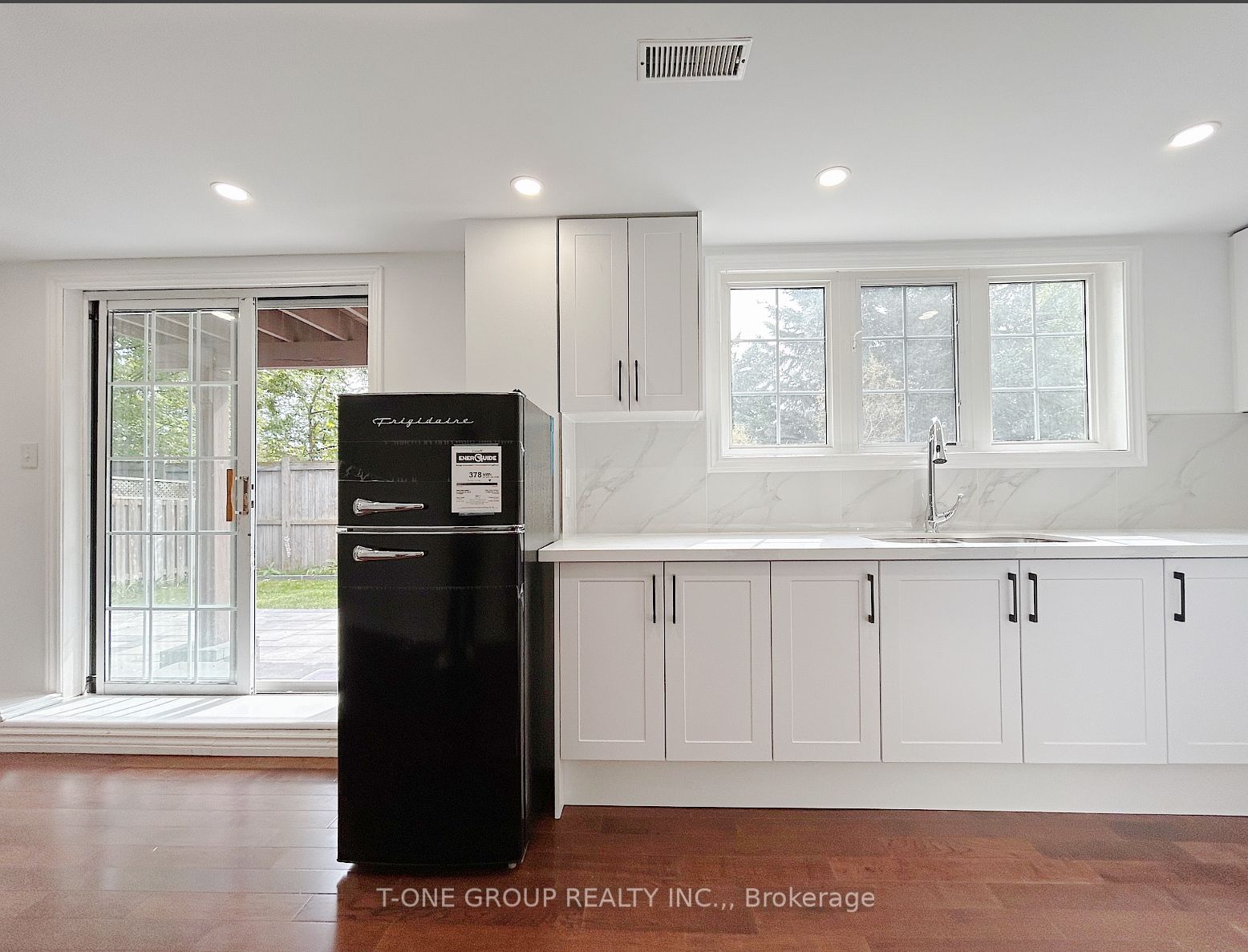 17 Bradbury Cres