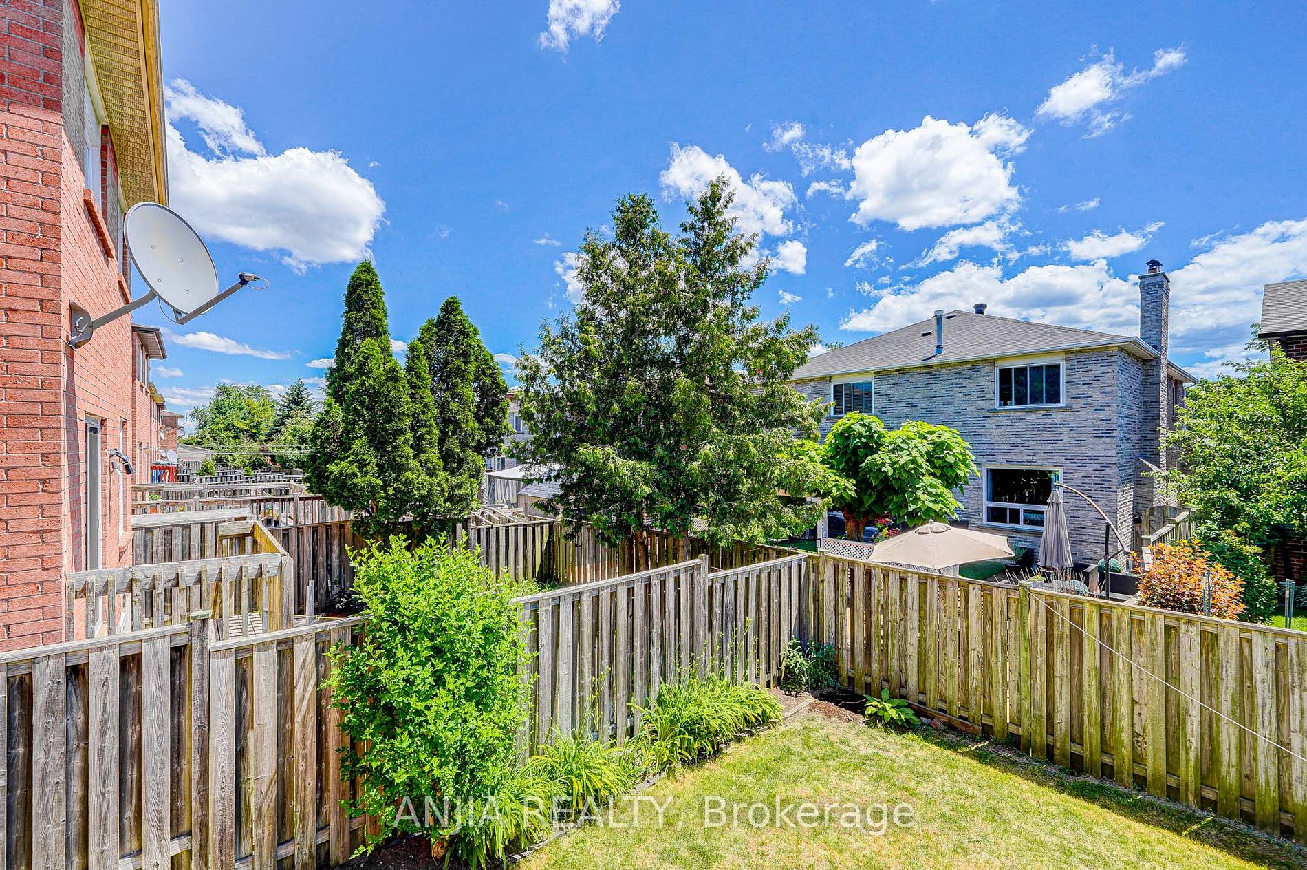 174 Roxanne Cres