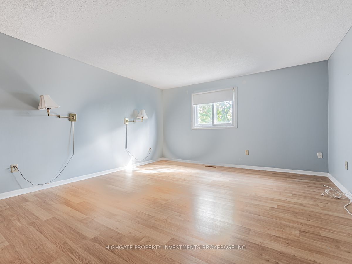 21 Noble Dr