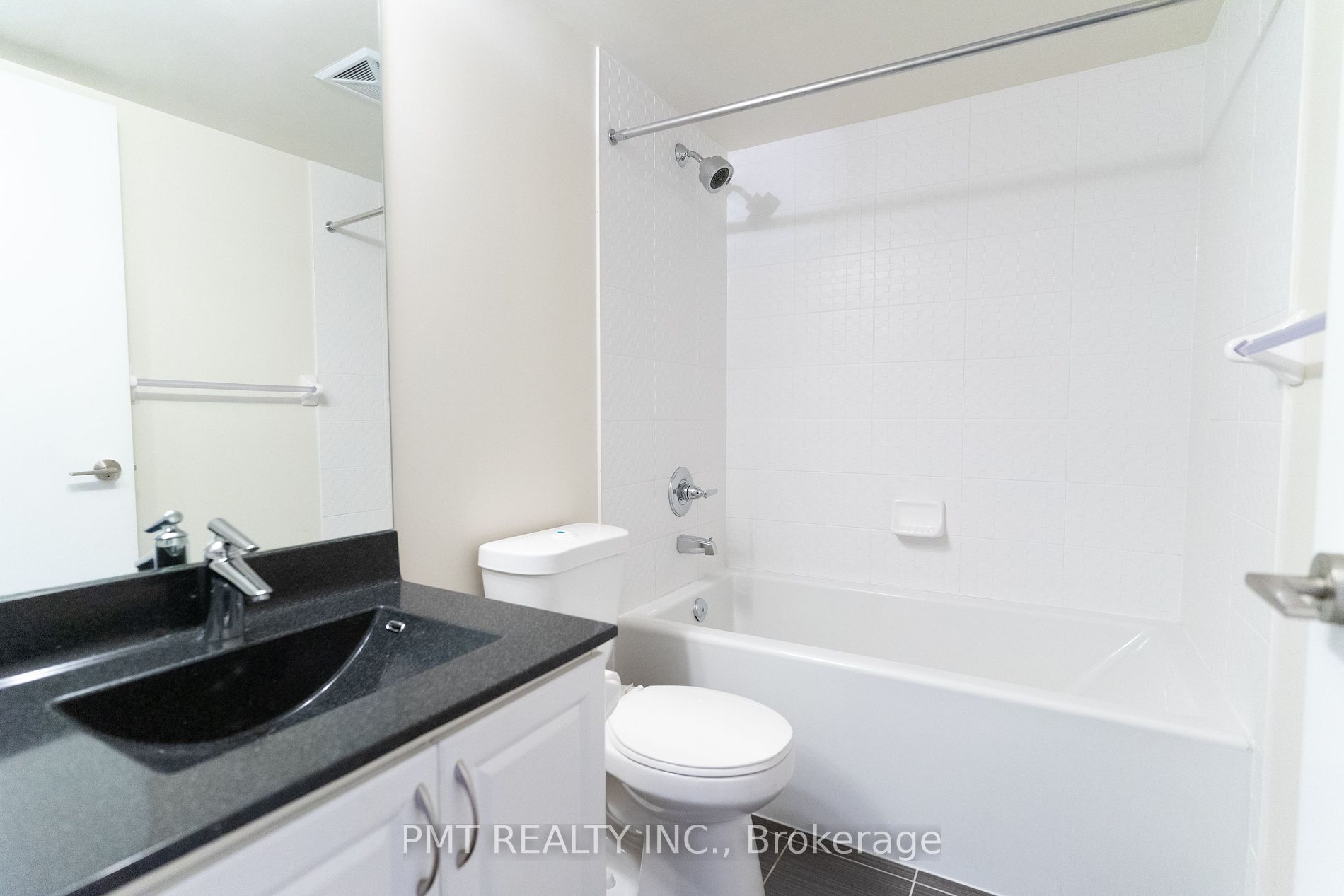 135 Village Green Sq, #3925