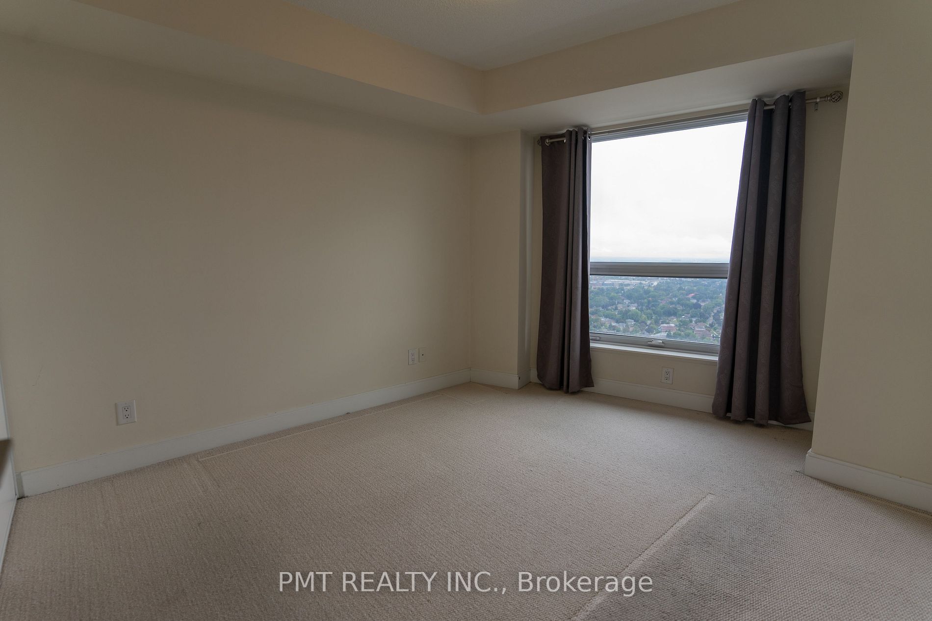 135 Village Green Sq, #3925