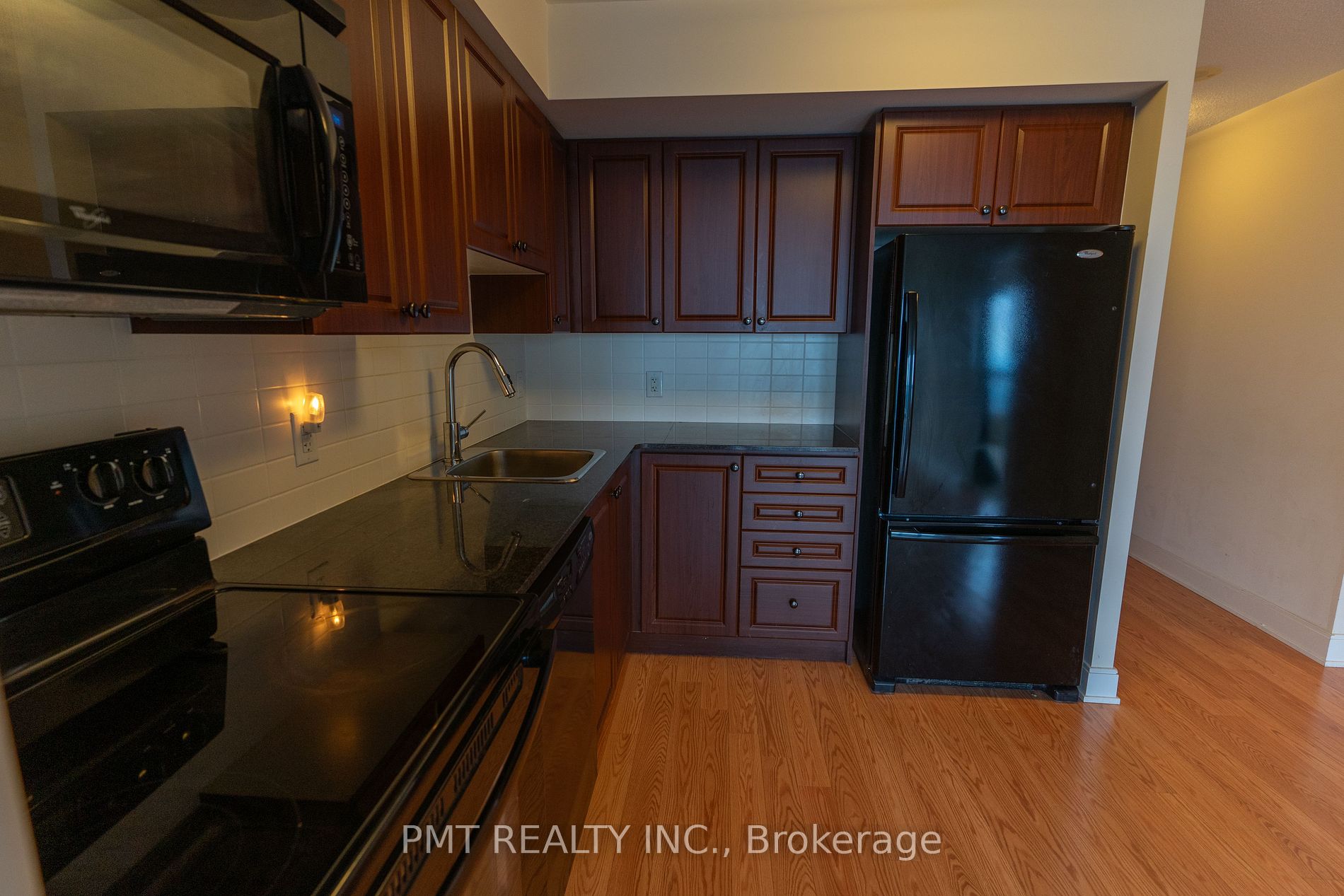 135 Village Green Sq, #3925