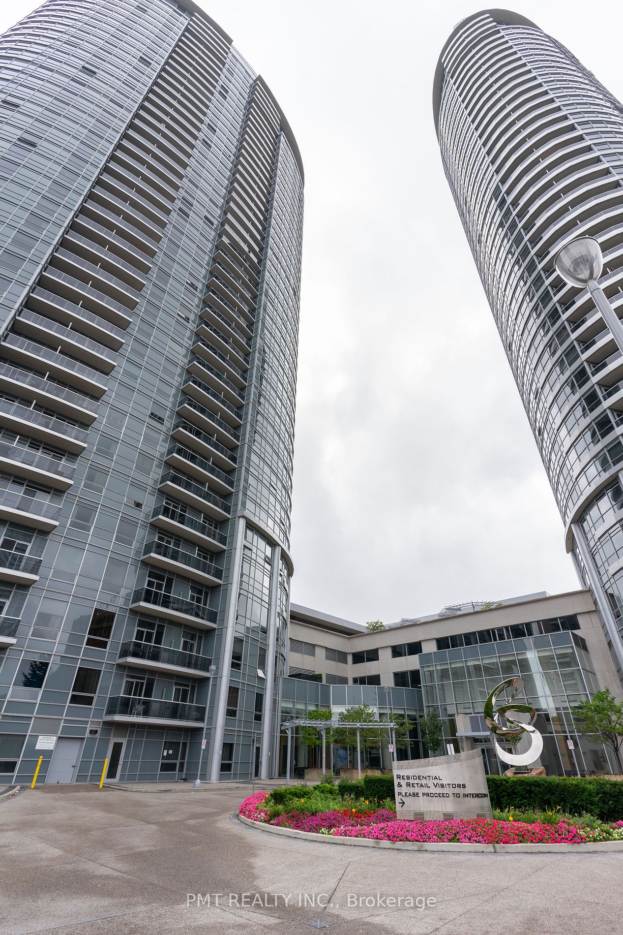 135 Village Green Sq, #3925