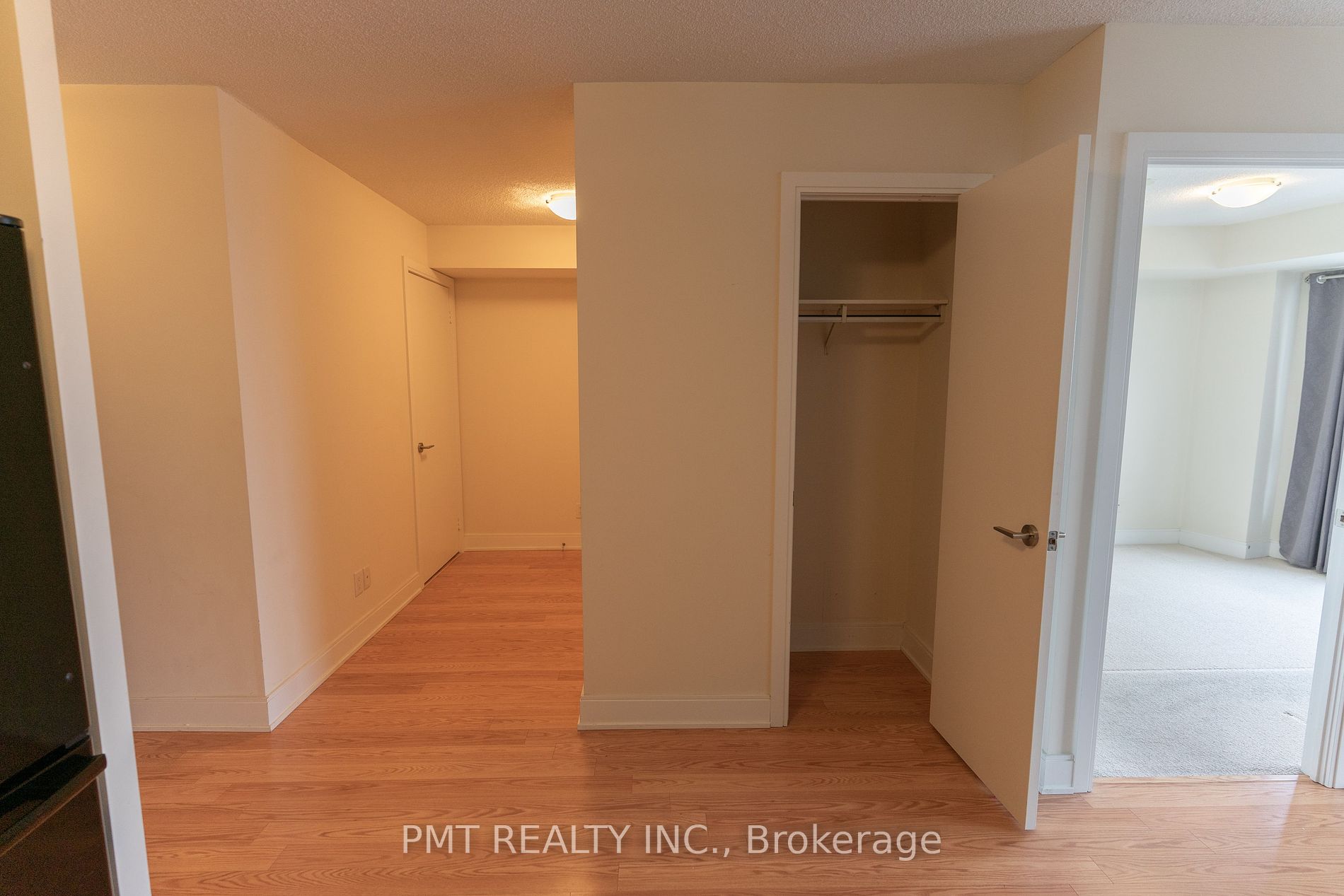 135 Village Green Sq, #3925
