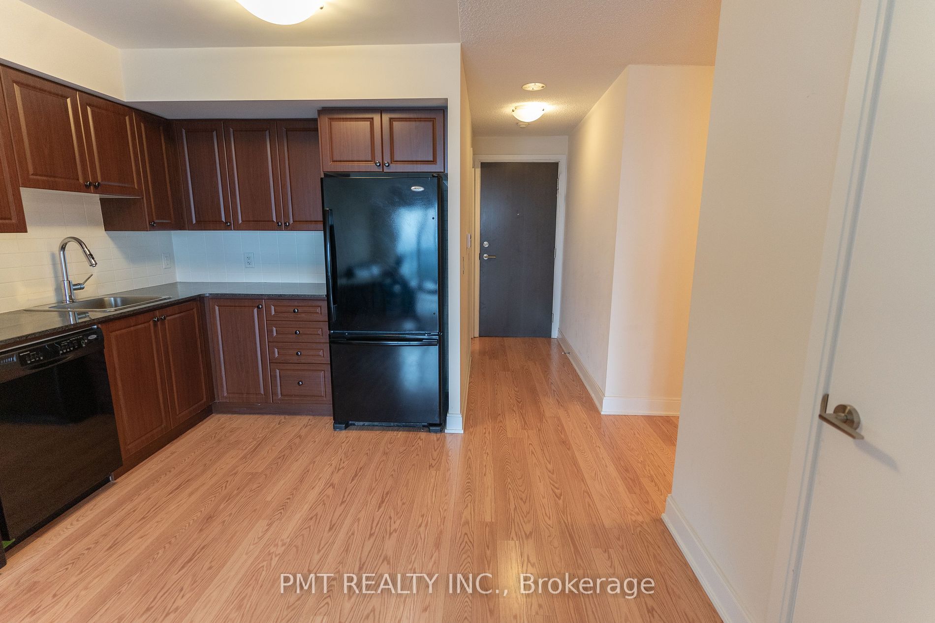 135 Village Green Sq, #3925
