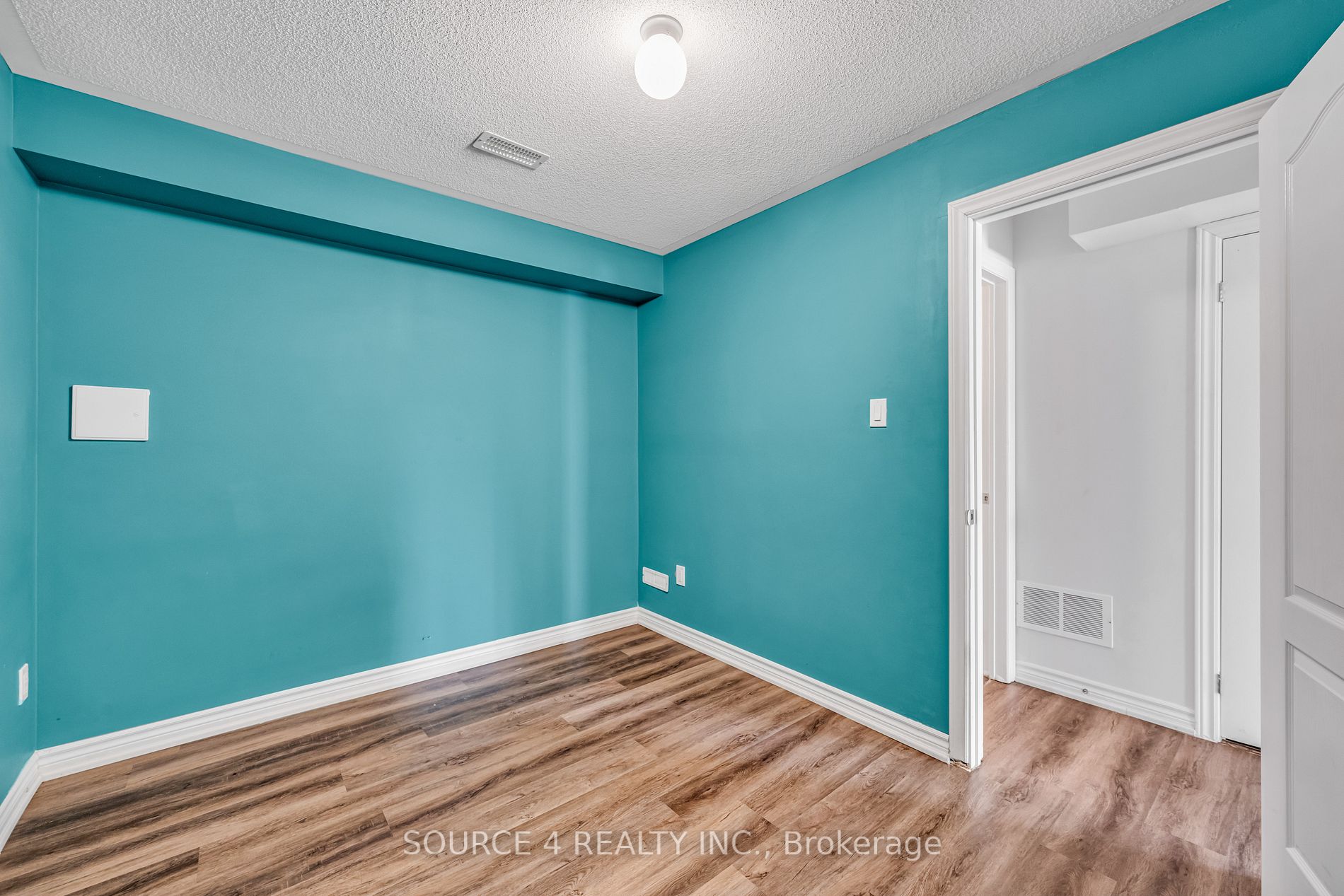 26 Terry Cres